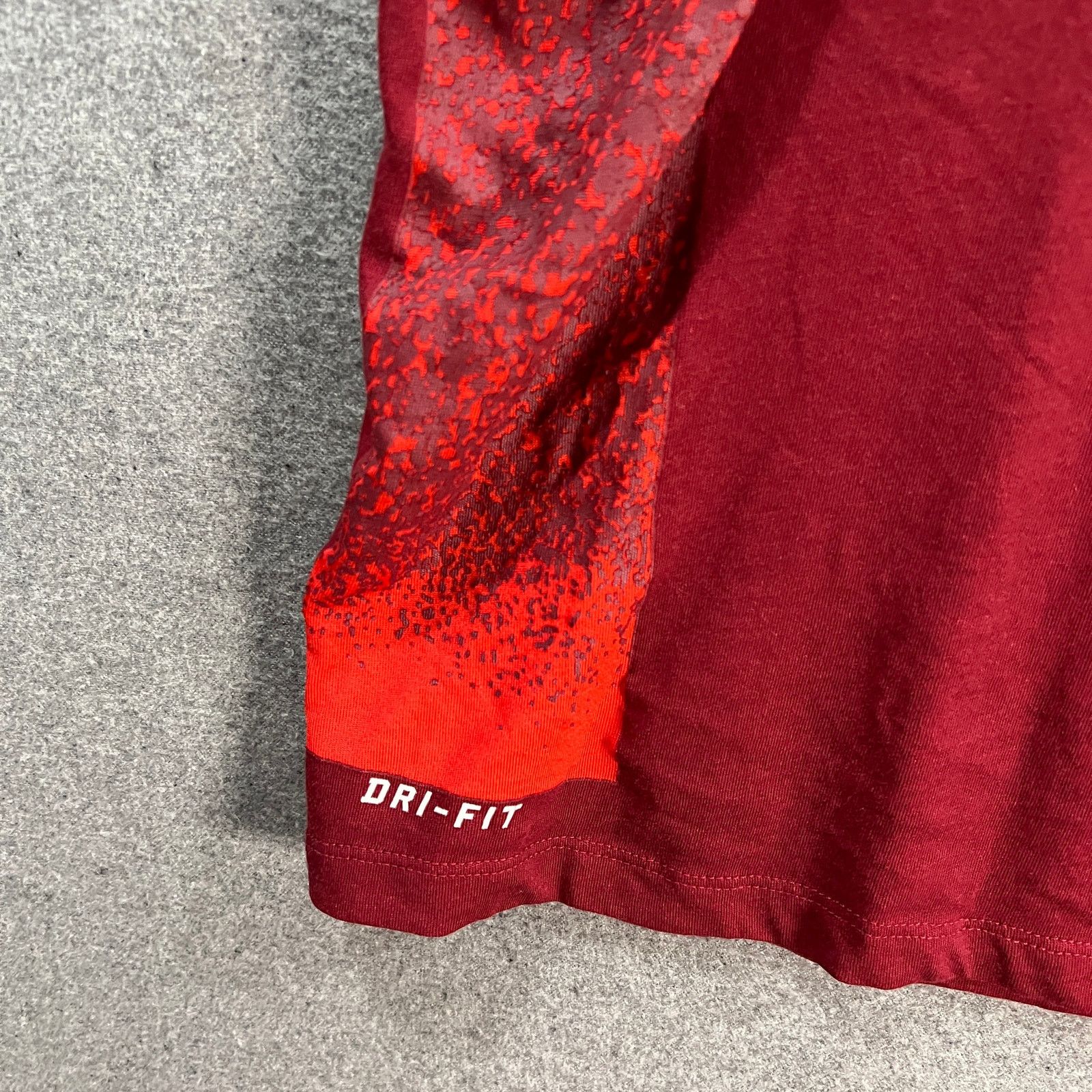 Nike Nike Dri-Fit T Shirt Red and White Outdoor Athletic Casual Size M / US 6-8 / IT 42-44 - 5 Thumbnail