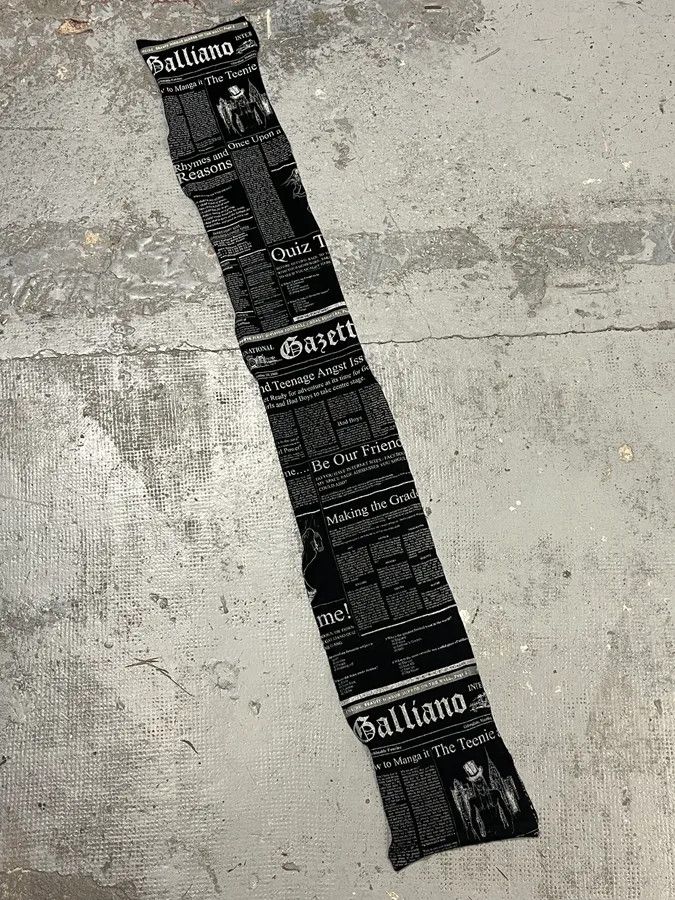 John Galliano John Galliano Black Wool Scarf Newspaper Print Size ONE SIZE - 6 Thumbnail