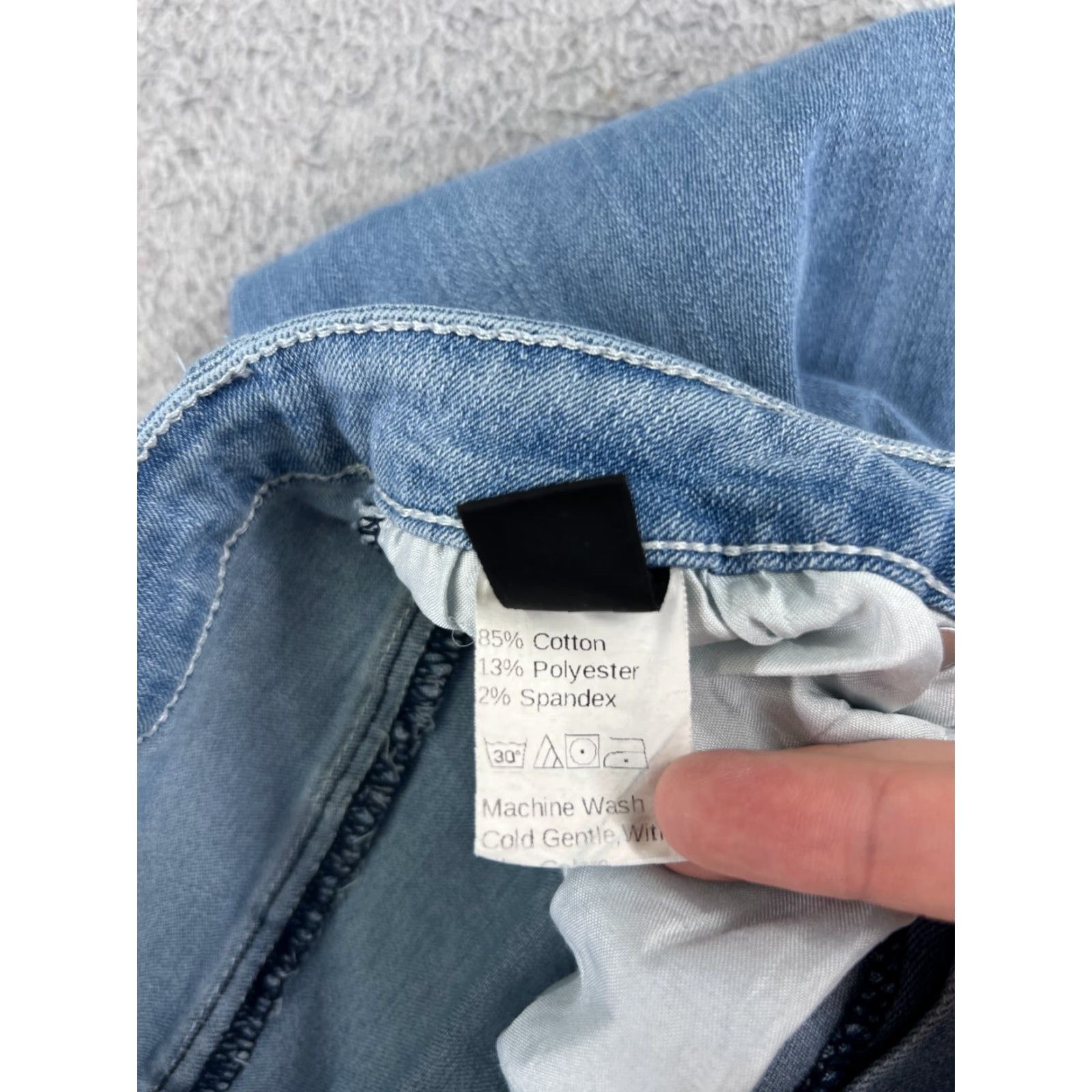 Shein SheIn Jeans Women's Juniors Medium Blue Denim Flared Raw Hem 22x31 5-Pocket Cotton Stretch Regular Zip Size 32" / US 10 / IT 46 - 7 Thumbnail