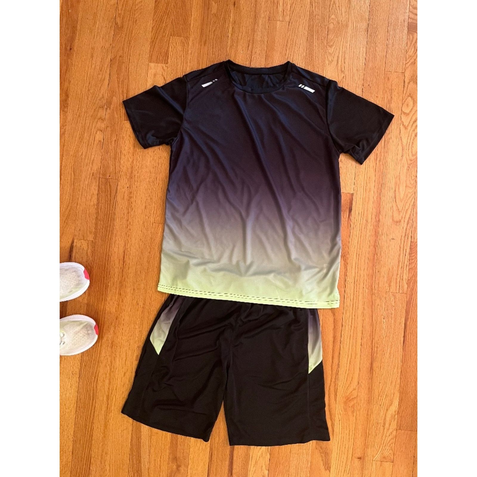Shein SHEIN Mens Gradient Activewear Set Short Sleeve Tee & Shorts Size US M / EU 48-50 / 2 - 1 Thumbnail