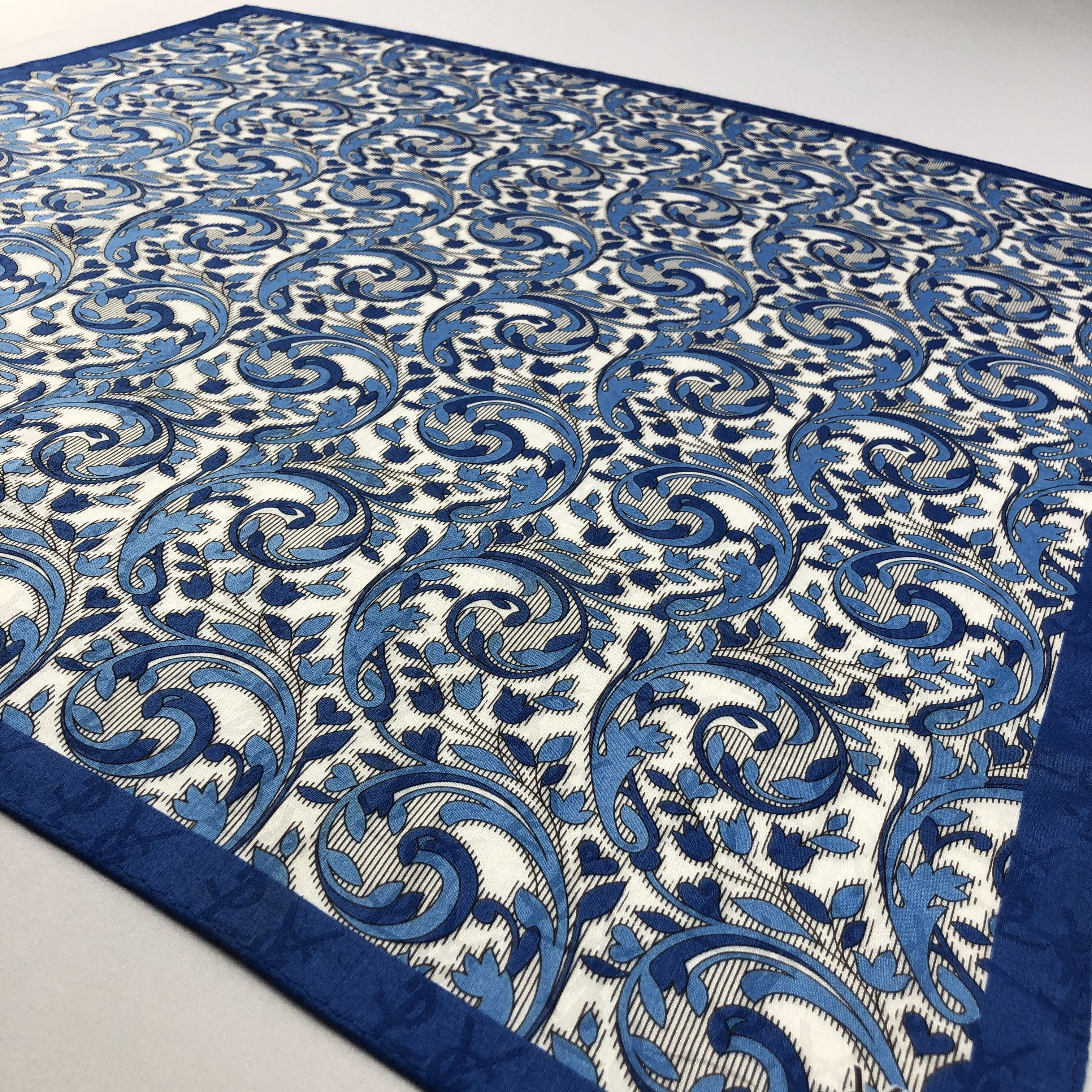Yves Saint Laurent YSL Floral Handkerchief Neckerchief Bandana H3070 Size ONE SIZE - 2 Thumbnail