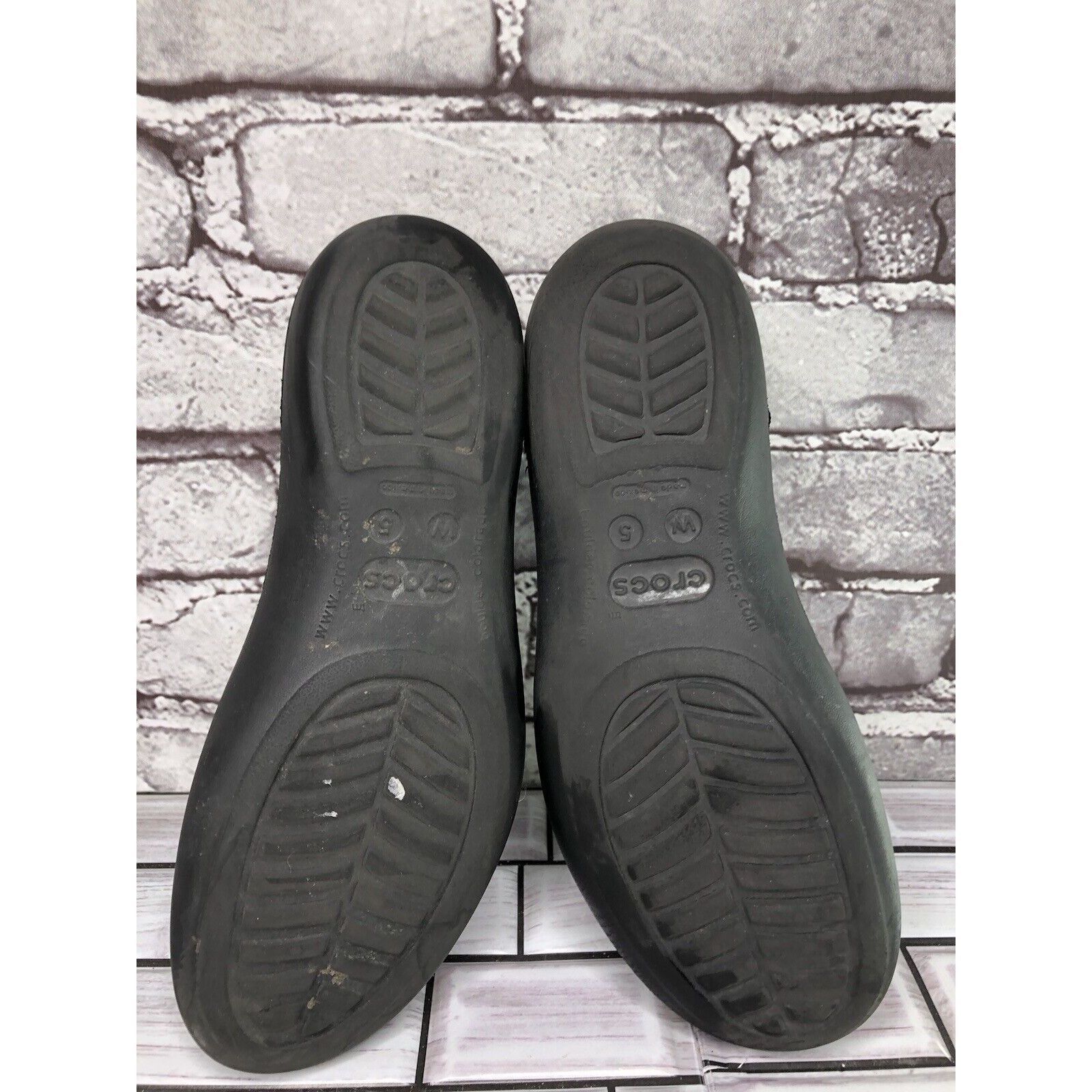 Crocs Crocs Jayna Black Rubber Comfort Casual Closed Toe Slingback Size US 5 / IT 35 - 7 Thumbnail