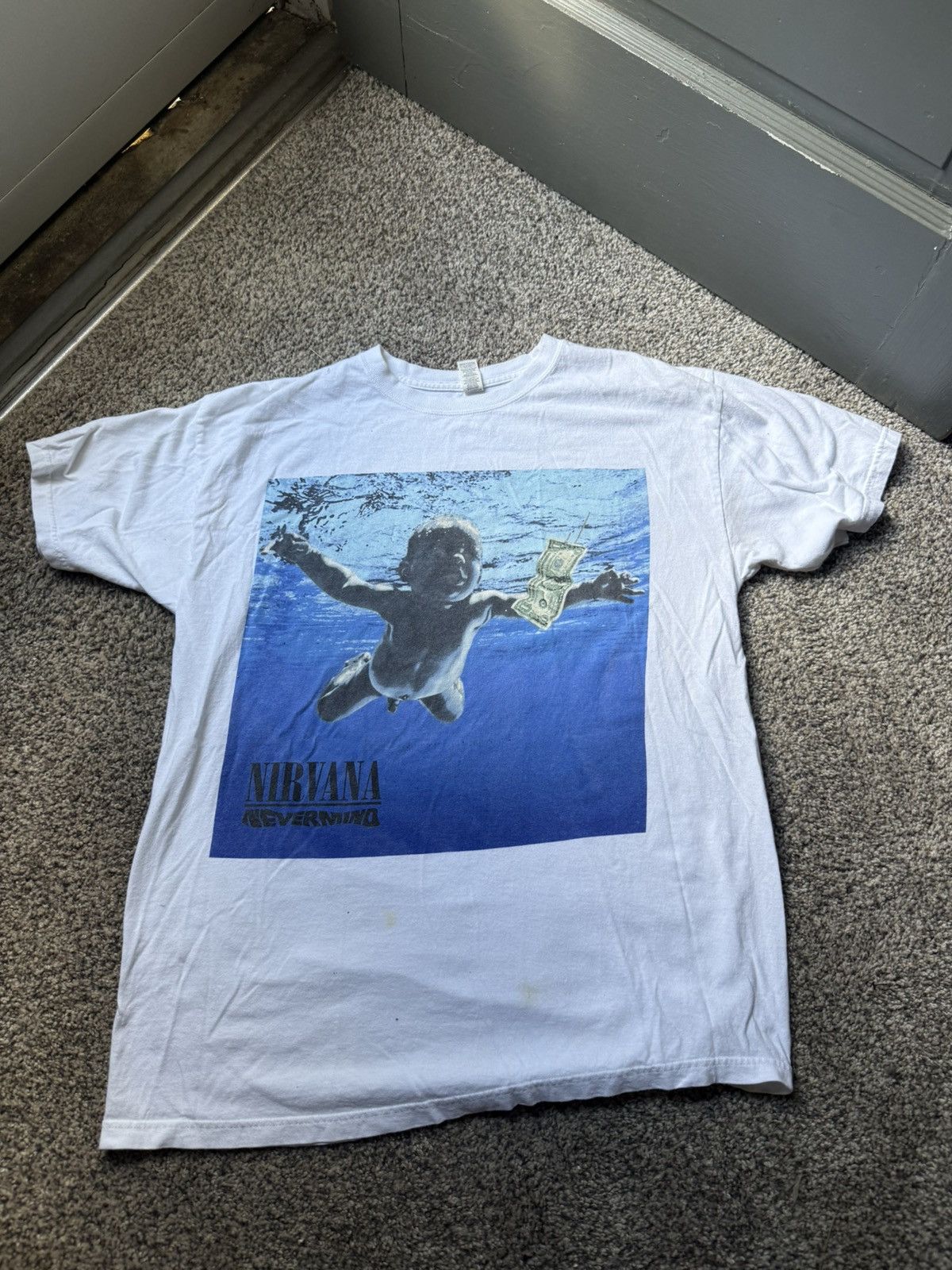 Other L Nirvana 1991 Nevermind tee Size US XL / EU 56 / 4 - 1 Preview