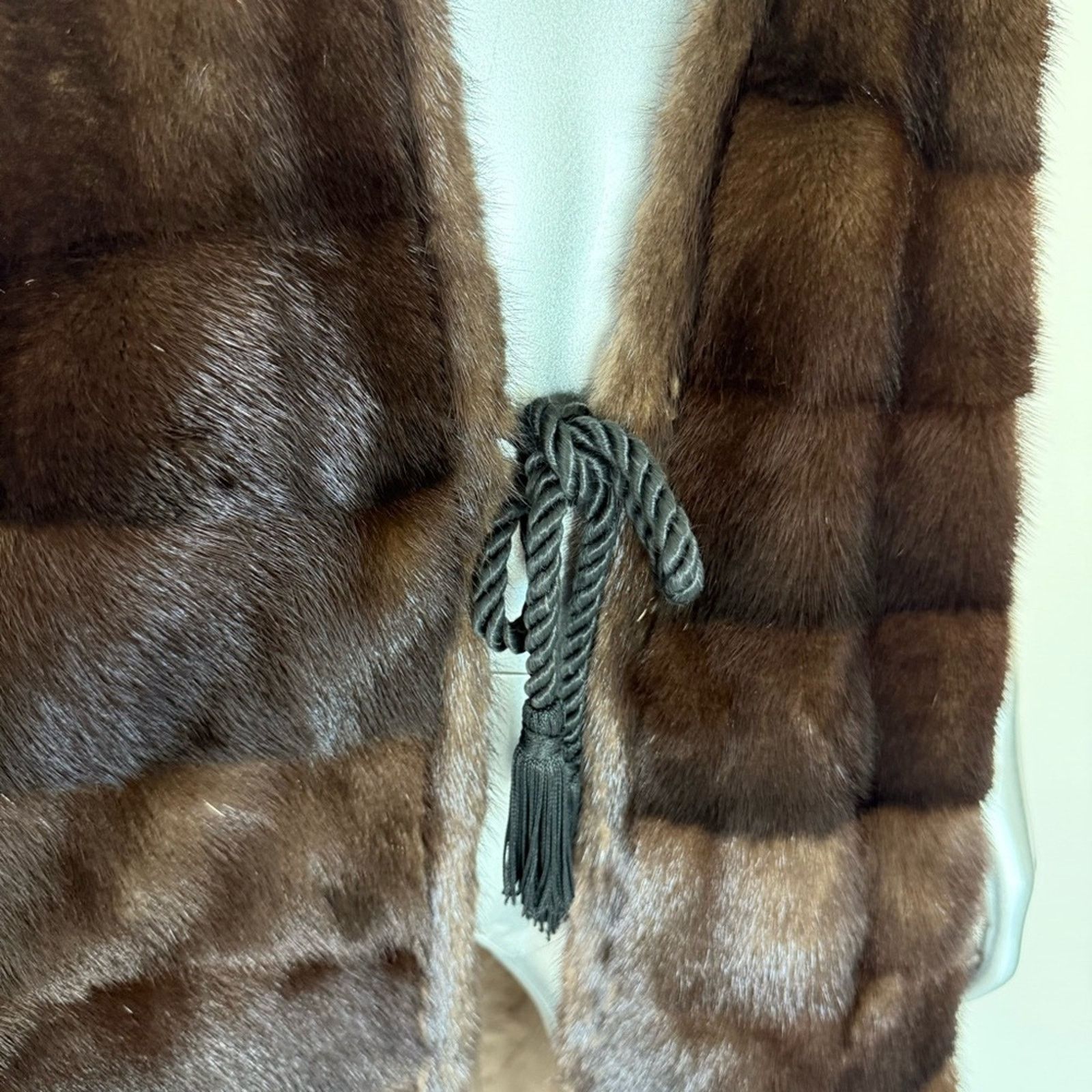Other Mink natural fur long vest size L Retail 3200$ Size L / US 10 / IT 46 - 3 Thumbnail