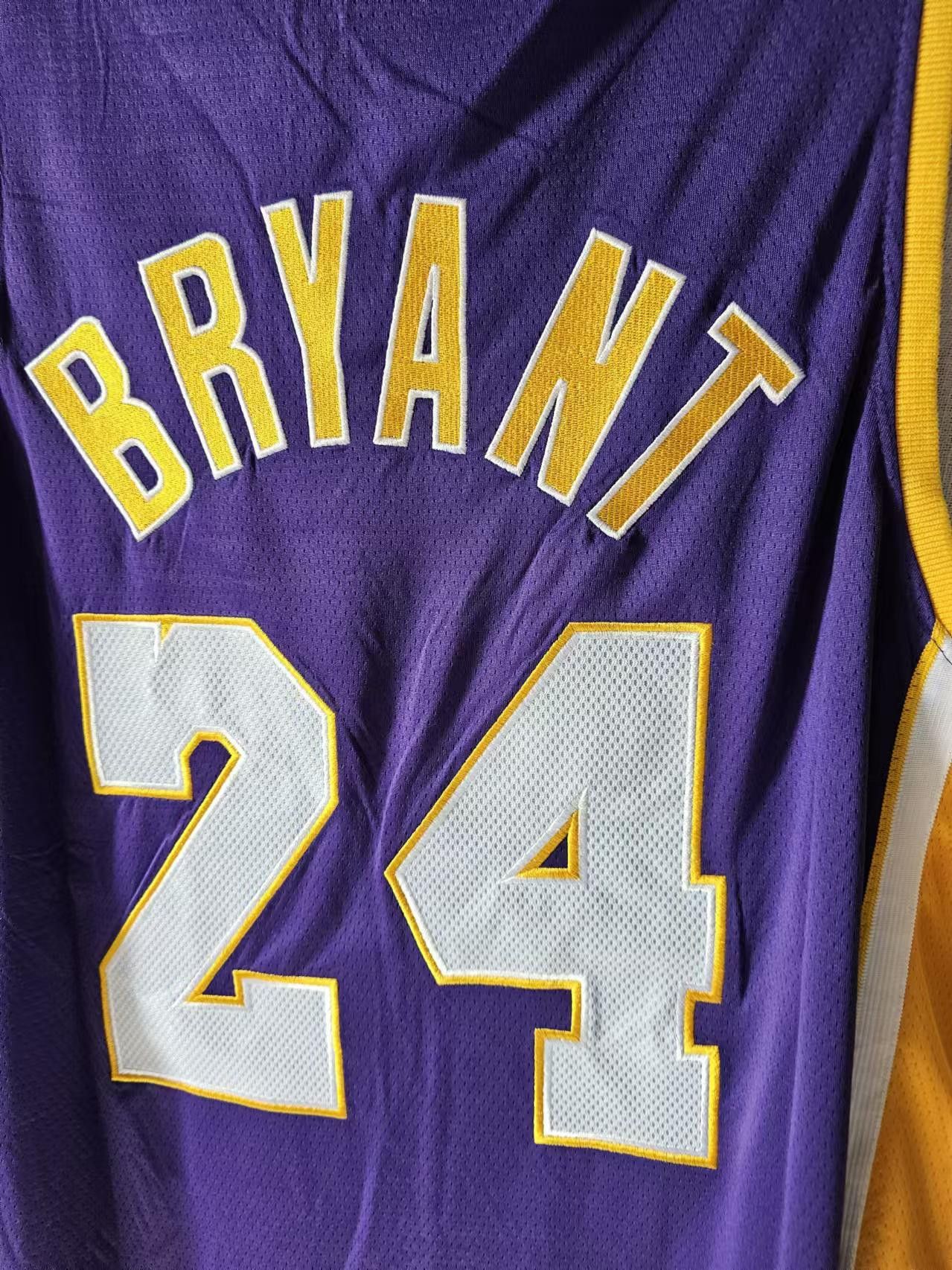 NBA L.A. Lakers #24 Kobe Bryant Jersey Size US L / EU 52-54 / 3 - 4 Thumbnail