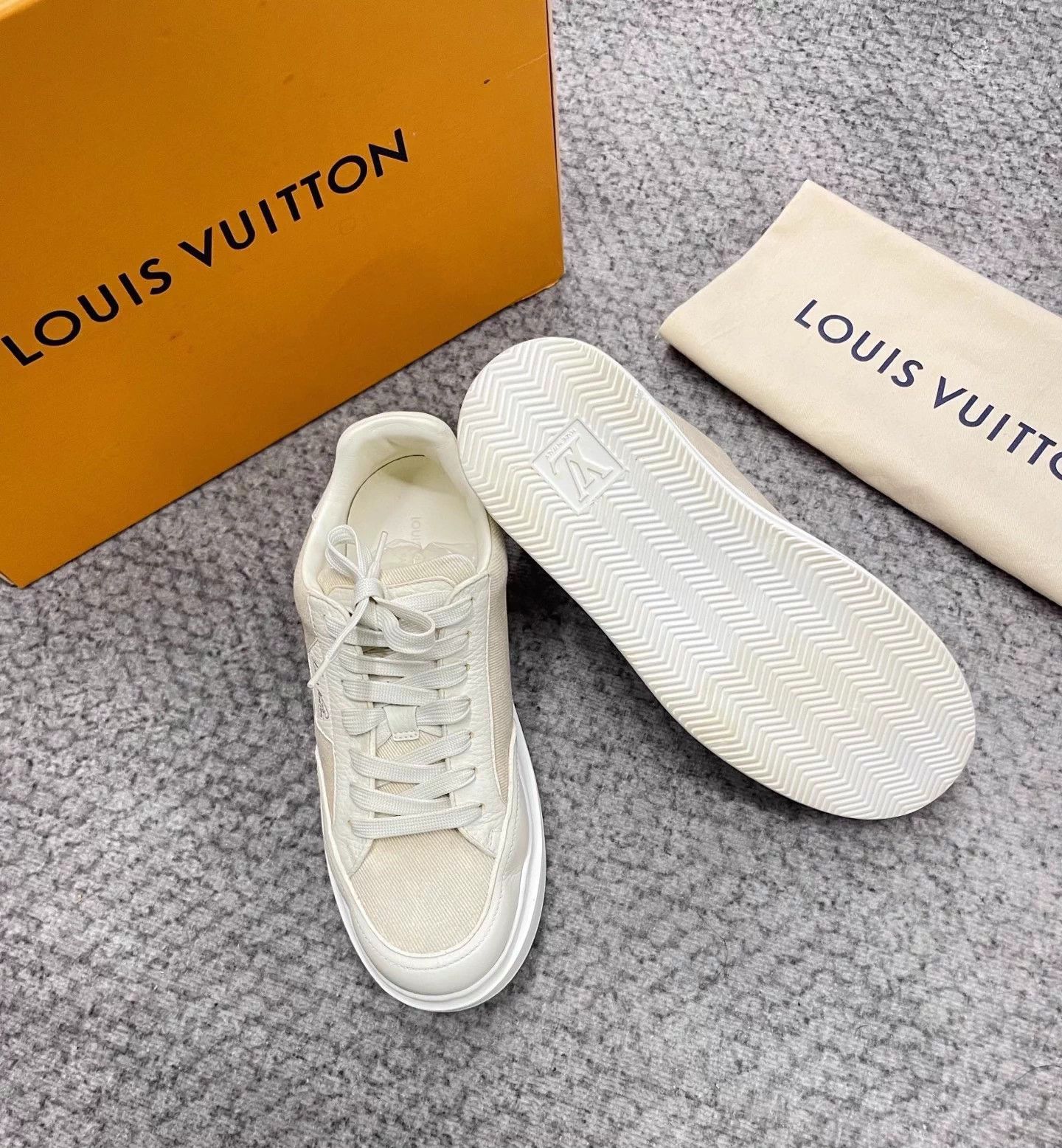 Louis Vuitton LV Trainer Blue & White Sneakers 9/43 Size US 10 / EU 43 - 5 Thumbnail