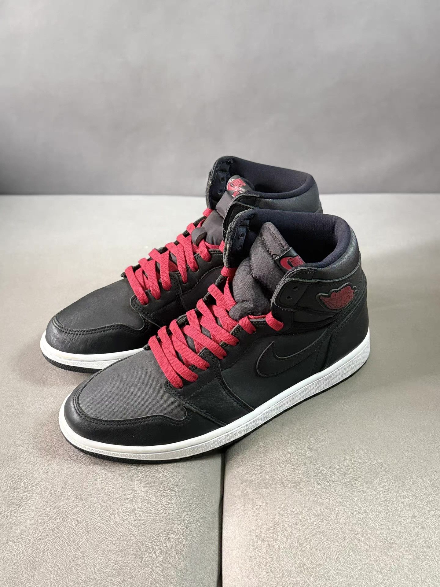 Nike Genuine Air Jordan 1 High Black Silk Ｑ20 Size US 11 / EU 44 - 1 Thumbnail