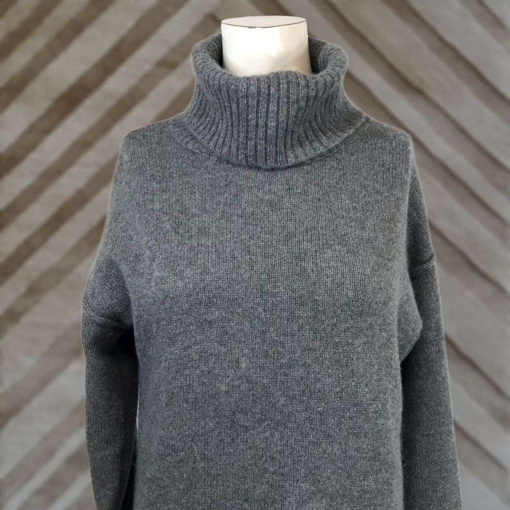 Saks Fifth Avenue Saks Fifth Avenue Gray 100% Cashmere Turtleneck Sweater XS Relaxed Fit Ribbed Womens Pullover Knit, Side Slits, Dry Clean Only Size XS / US 0-2 / IT 36-38 - 1 Thumbnail