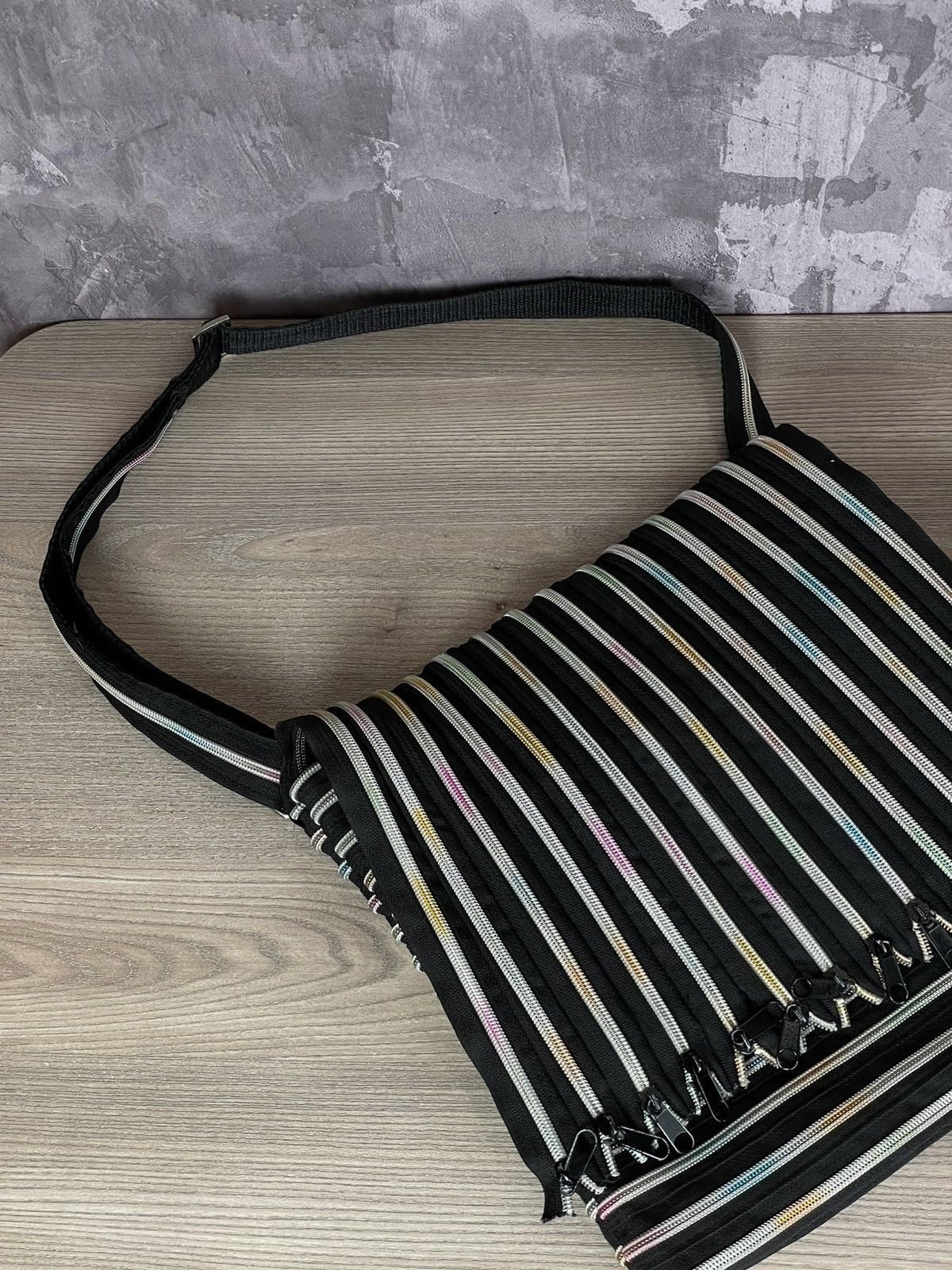 Japanese Brand Vintage Zipper Shoulder Bag Avant Garde 90s Streetwear Size ONE SIZE - 3 Thumbnail