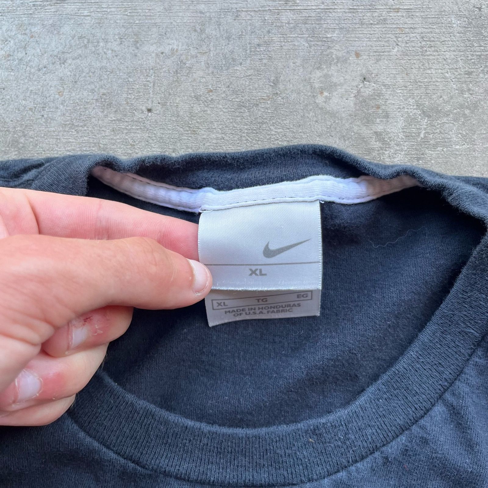 Vintage VINTAGE NIKE BLACK SHIRT ESSENTIAL BLANK 00S SZ XL Size US XL / EU 56 / 4 - 4 Thumbnail