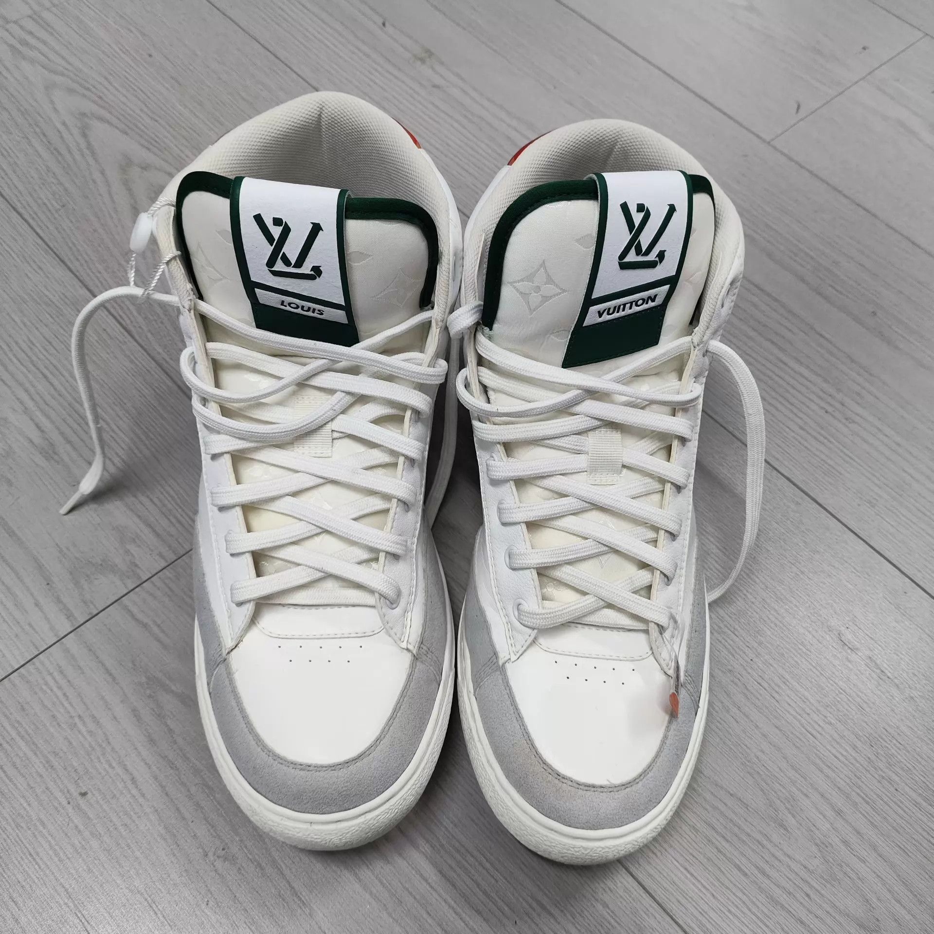 Louis Vuitton LV Leather Flat 8 Gray/White Colorblock Minor Wear Size US 9 / EU 42 - 1 Thumbnail