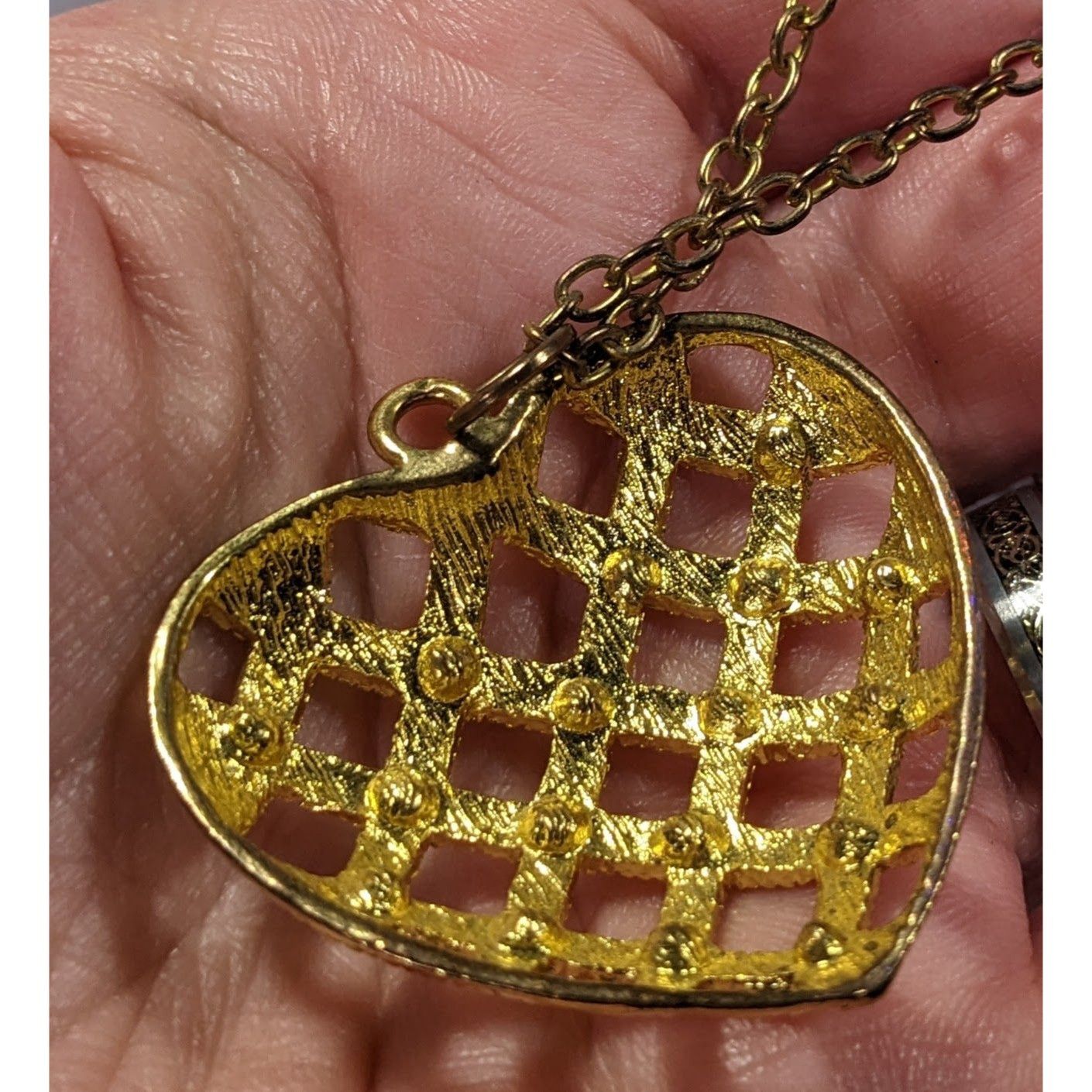 Other Coquette Glam Gold Tone Lattice Concave Heart Necklace Size ONE SIZE - 7 Thumbnail