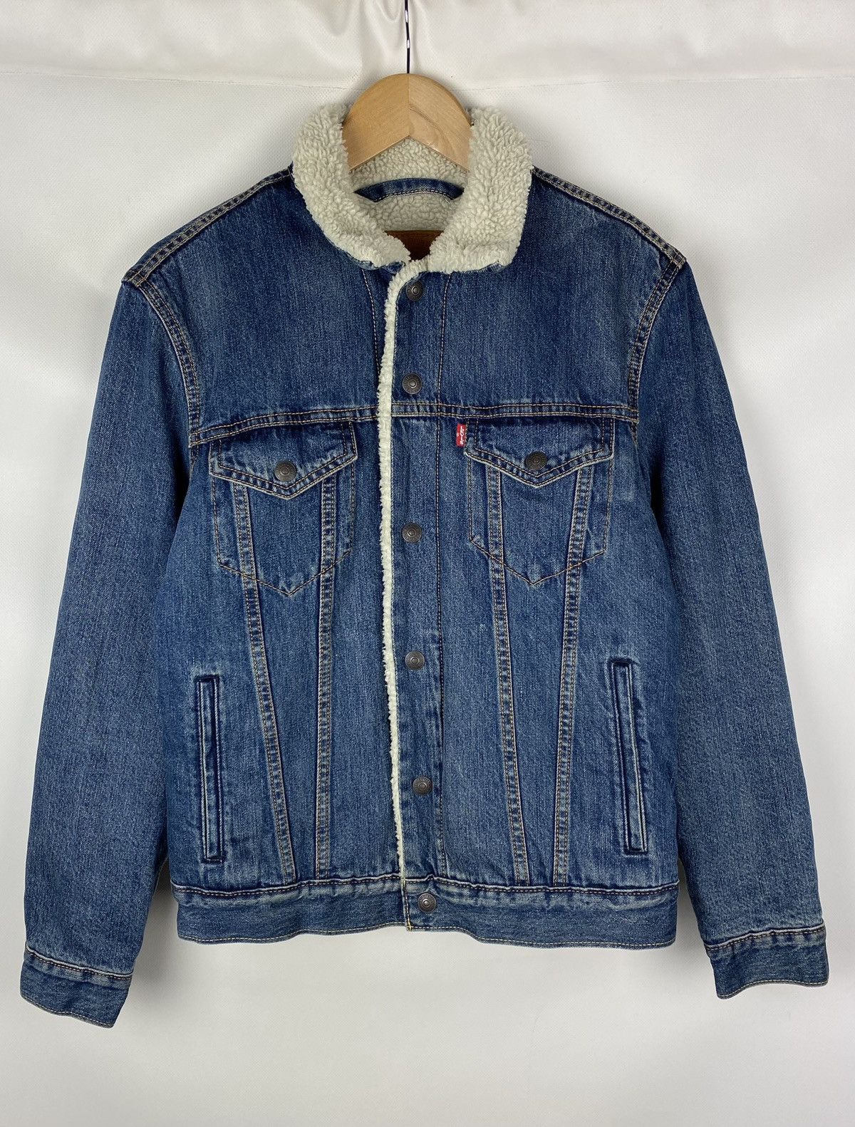 Levi's Levis Premium men’s Sherpa lined denim trucker jacket Size US S / EU 44-46 / 1 - 1 Thumbnail