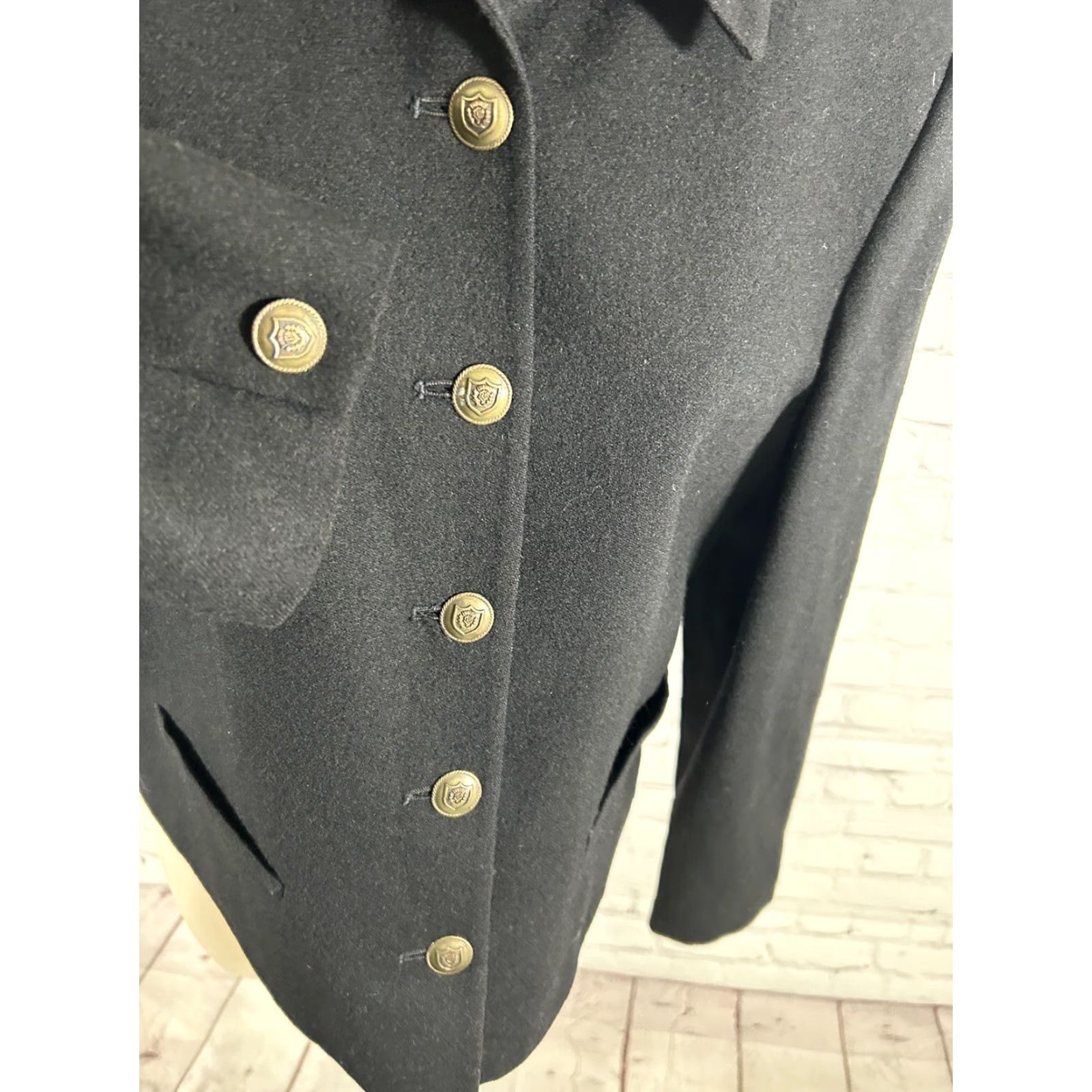Jones New York VINTAGE Jones New York Blazer Women’s 6 Black 100% Wool Cropped Double-Breasted Six-Button Front Button Single-Button Sleeve Wool Jacket Size M / US 6-8 / IT 42-44 - 5 Thumbnail
