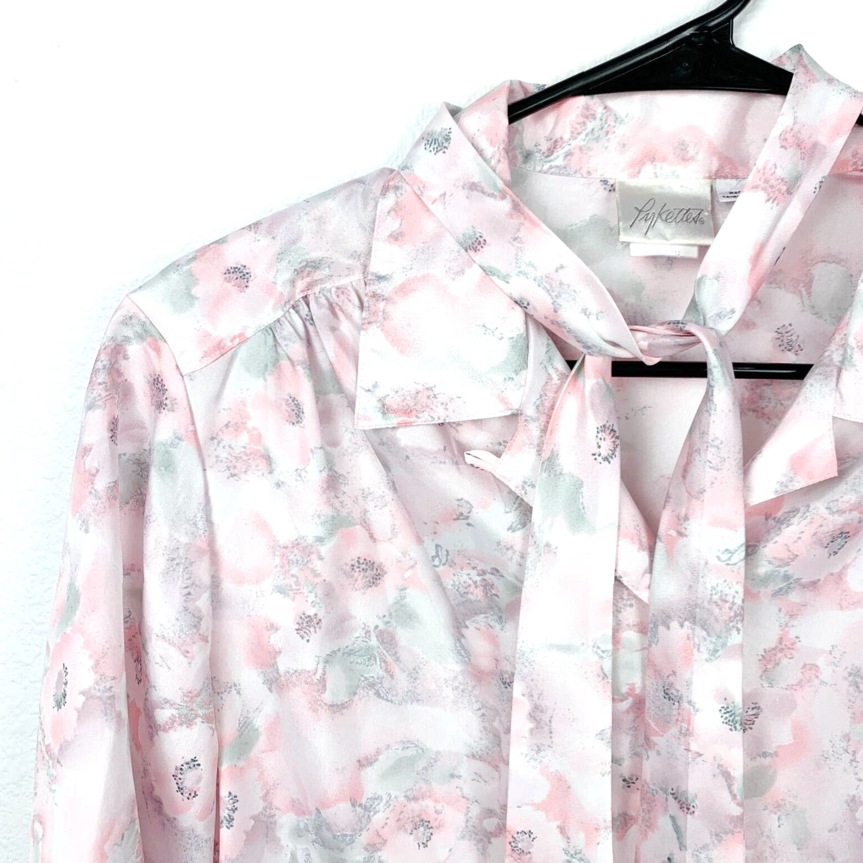 Vintage VINTAGE Pykettes Shirt Abstract Floral Slick Lightweight Button Up Tie Neck 12 Pink 1980s Secretary/Geek Mens Womens Size XL / US 12-14 / IT 48-50 - 2 Thumbnail