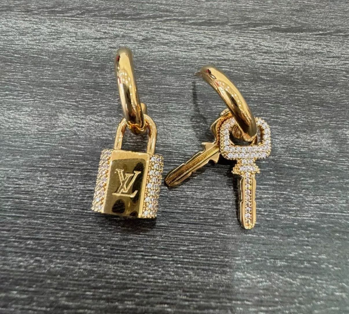 Louis Vuitton Louis Vuitton Gold Lock Key Earrings Size ONE SIZE - 1 Thumbnail
