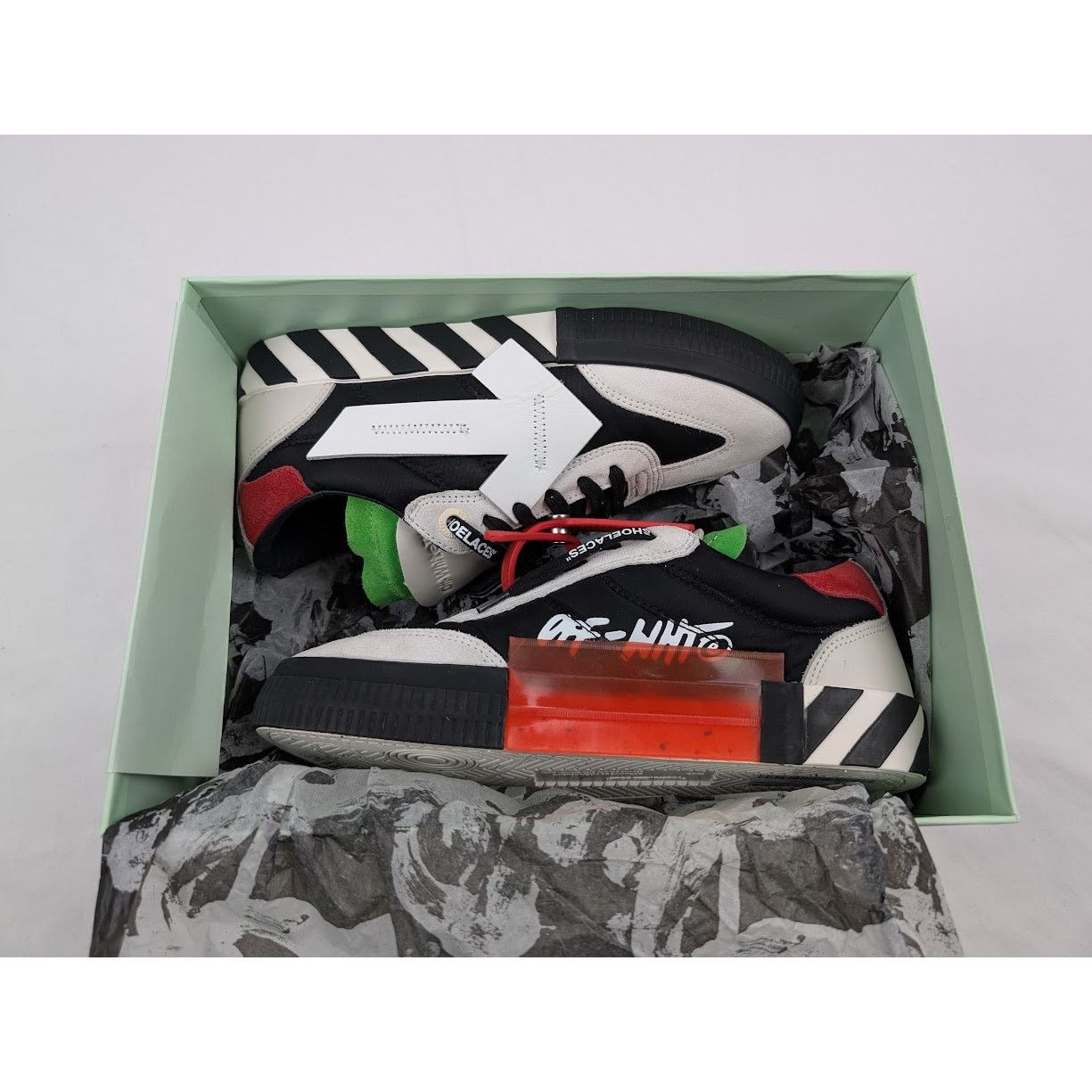 Off-White o1rshd1 Floating Arrow Low-Top Sneakers in Off White Size US 6 / EU 39 - 21 Thumbnail