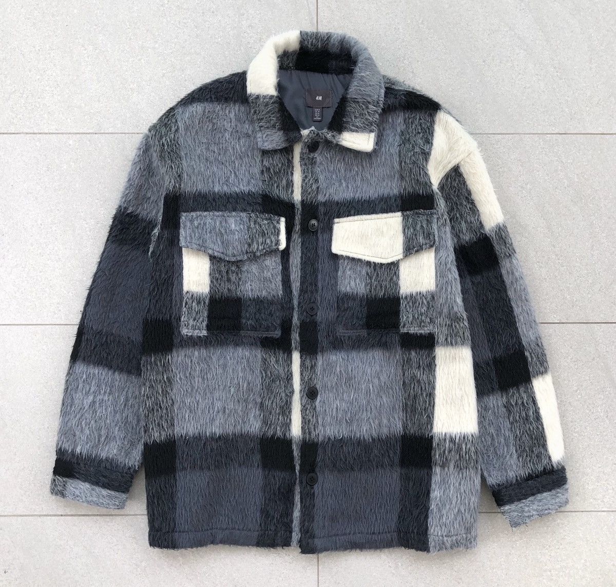 Japanese Brand Japanese Brand H&M Beige Shaggy Checked Overshirt Size US M / EU 48-50 / 2 - 13 Thumbnail