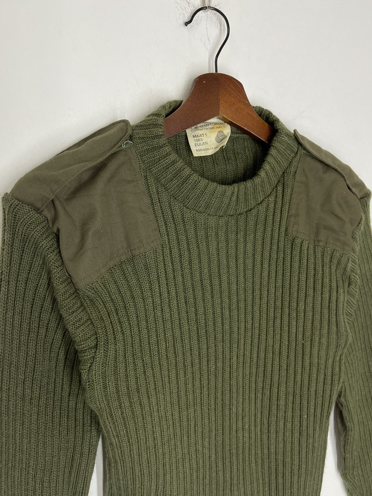 Aeronautica Militare VINTAGE 1983 T.W KEMPTON WOOL KNIT JUMPER Size US S / EU 44-46 / 1 - 3 Thumbnail