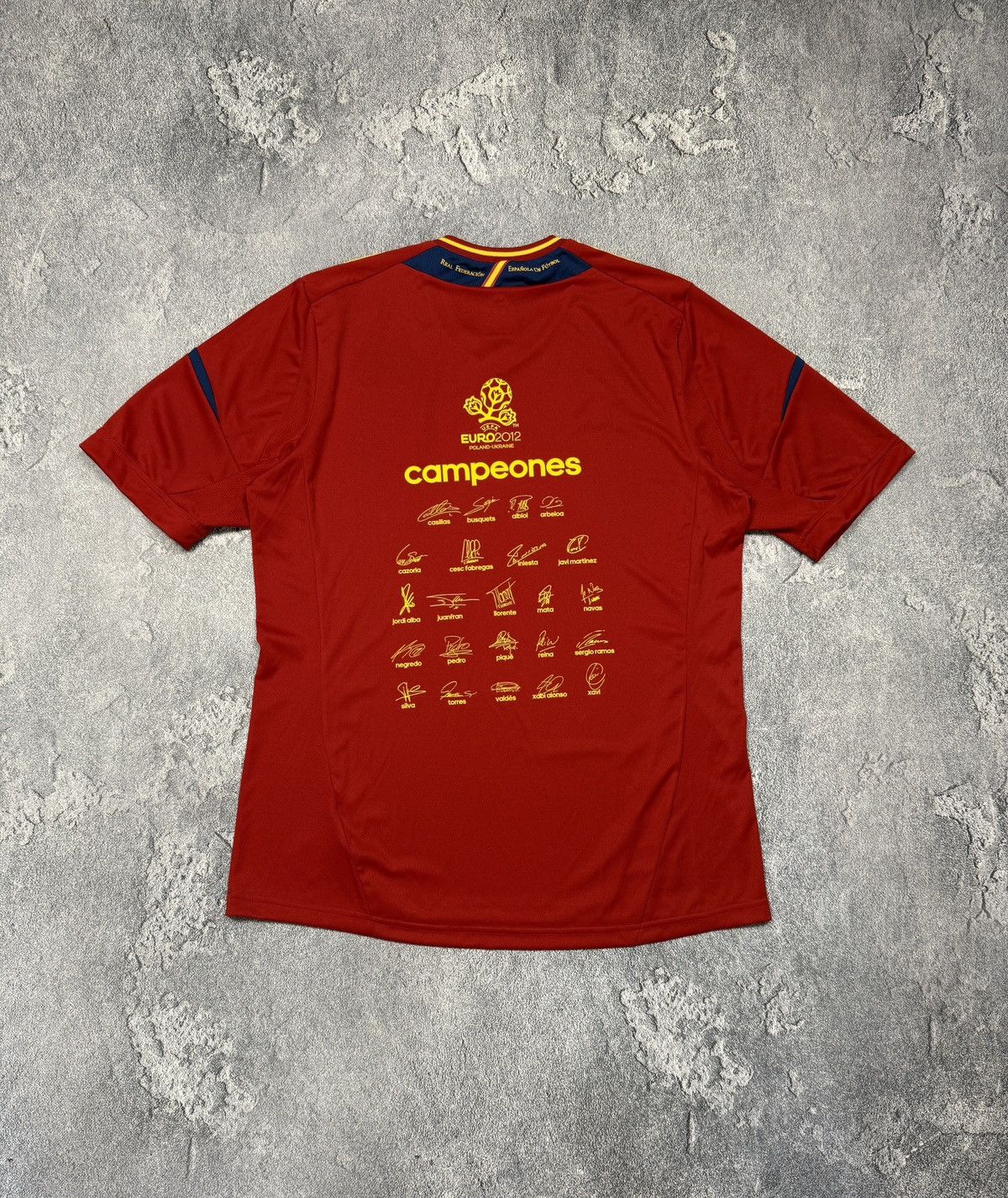Adidas VINTAGE ADIDAS SPAIN EURO 2012 FOOTBALL SOCCER HOME JERSEY Size US L / EU 52-54 / 3 - 10 Thumbnail