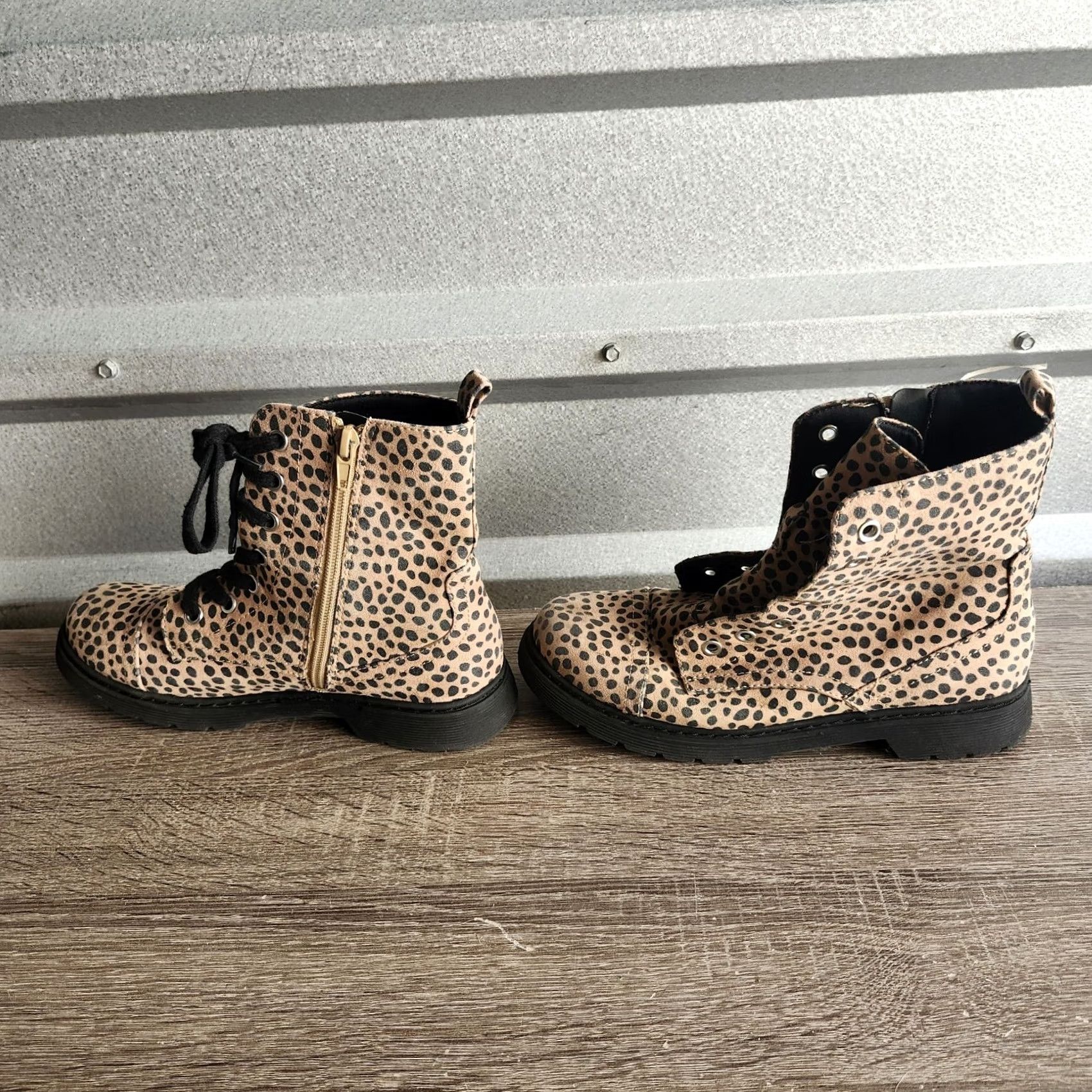 Vintage Arizona Jean Co AZ Joyce Boots Womens 6 Spotted Memory Foam (MISSING SHOE LACE) Size 28" / US 6 / IT 42 - 7 Thumbnail