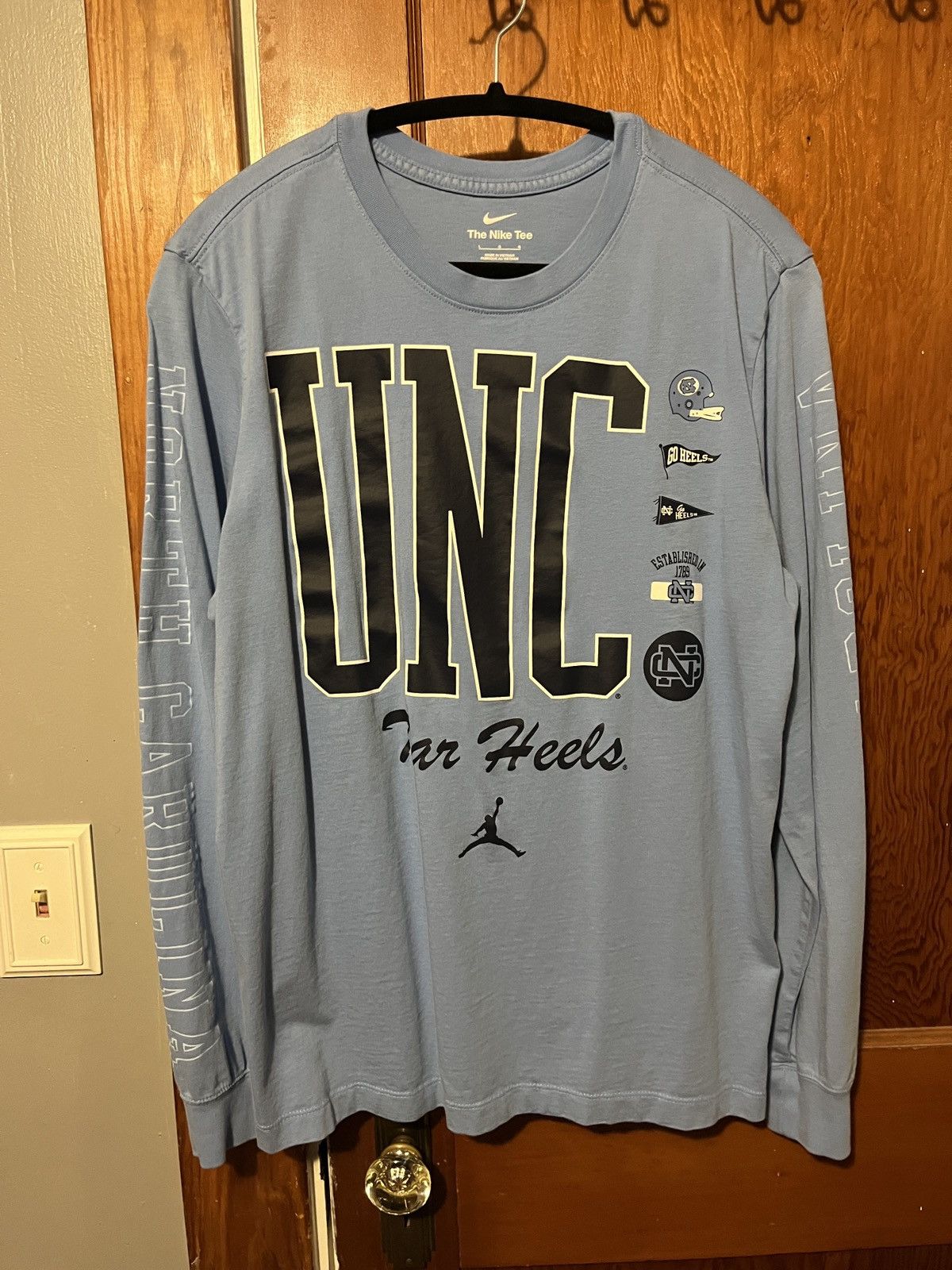 Jordan Brand × Nike UNC Jordan x Nike Long Sleeve Logo Tee Size US L / EU 52-54 / 3 - 1 Thumbnail