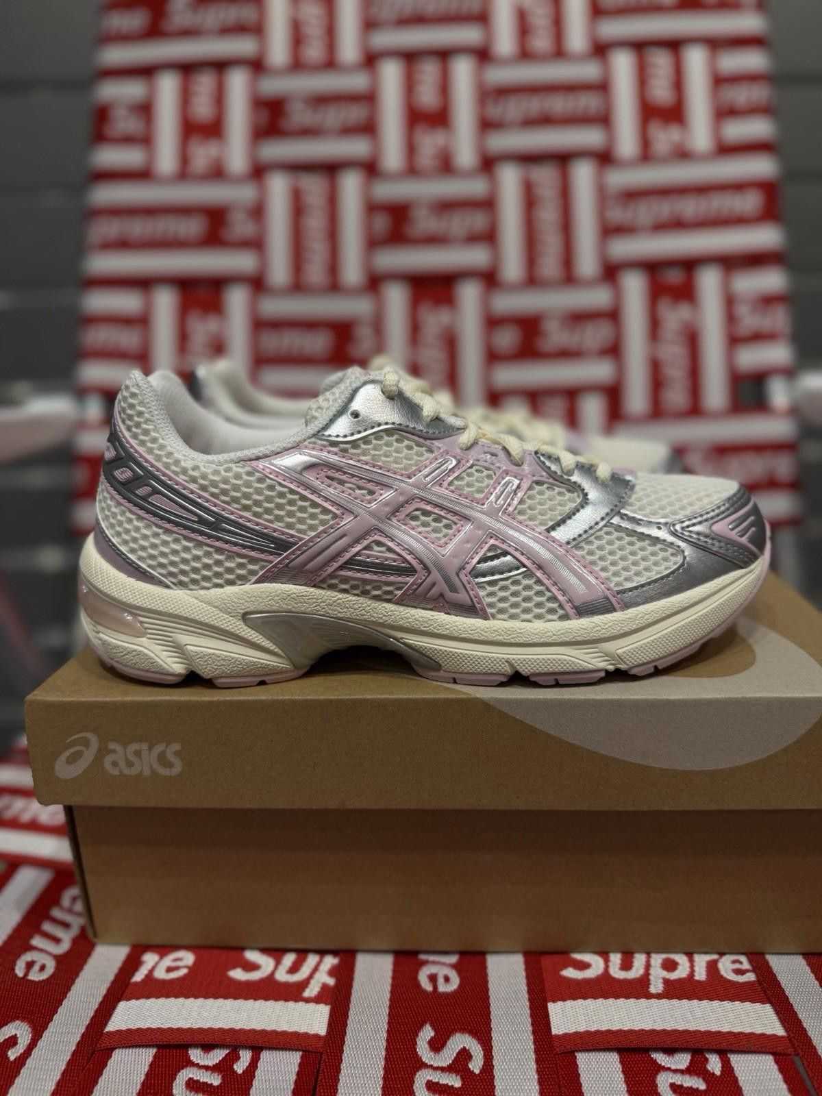 Asics Size 7W/5:5M - ASICS GEL-1130 Cream/Barely Rose Size US 7 / IT 37 - 1 Thumbnail
