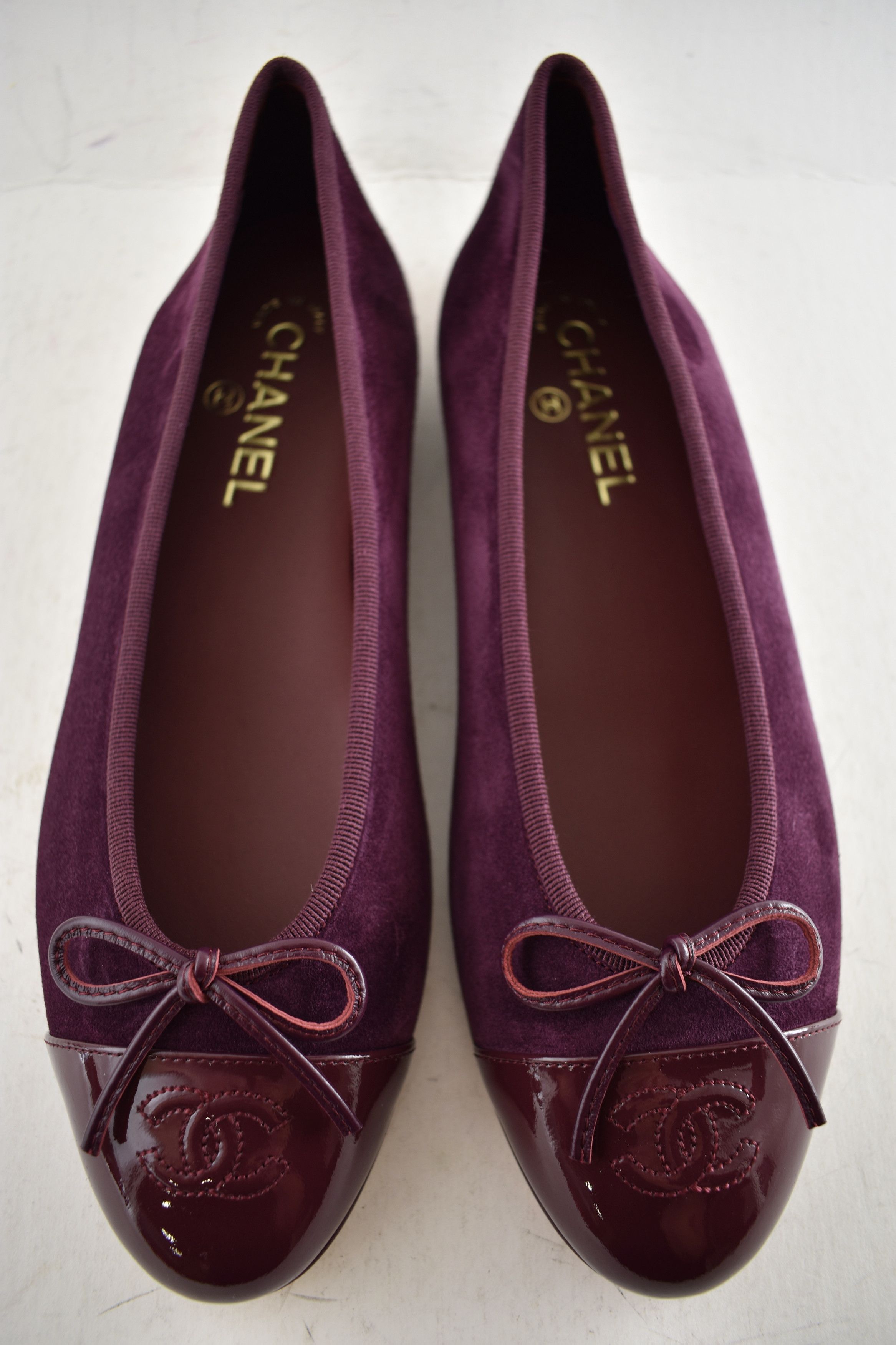 Chanel 26A Burgundy Purple Suede CC Logo Ballet Ballerina Flat 41 Size US 11 / IT 41 - 14 Thumbnail