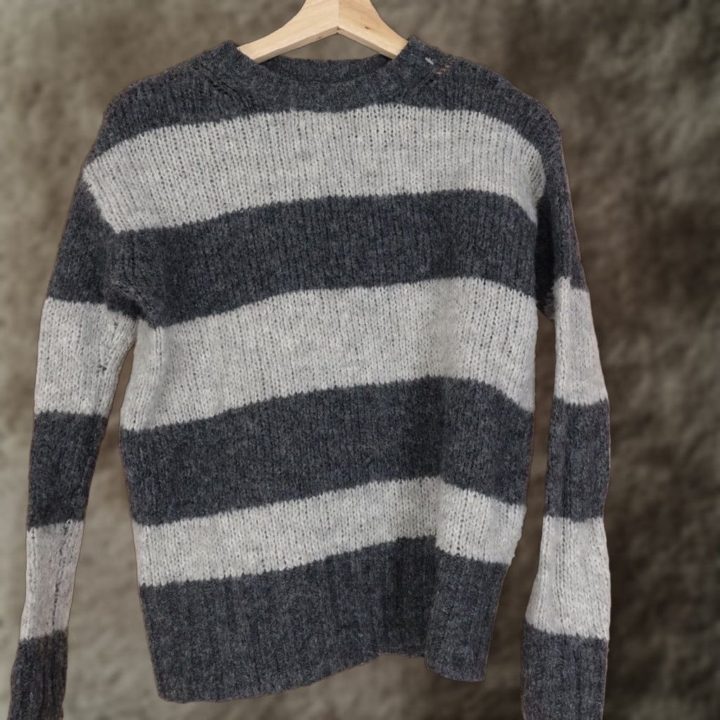 American Eagle Outfitters AMERICAN EAGLE SWEATER WOMENS SIZE SMALL GREY STRIPED PULLOVER Sweater Womens Small Size S / US 4 / IT 40 - 1 Thumbnail
