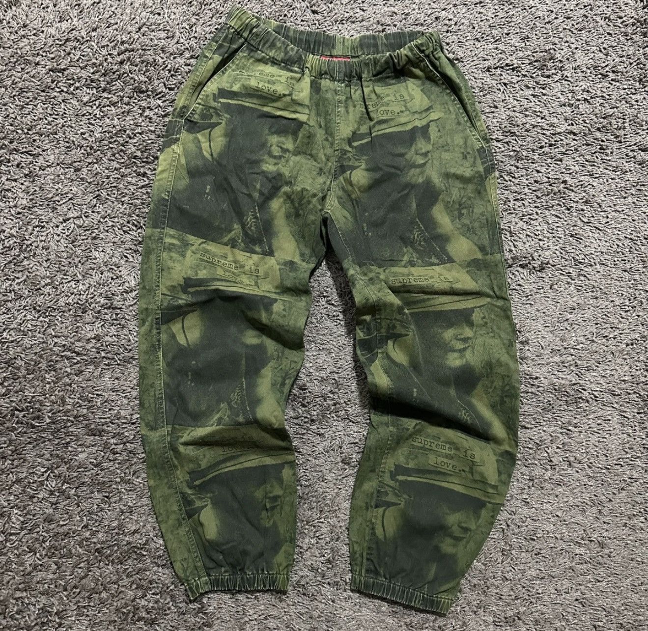 Supreme Supreme is love skate pant jogger Size US 30 / EU 46 - 1 Thumbnail