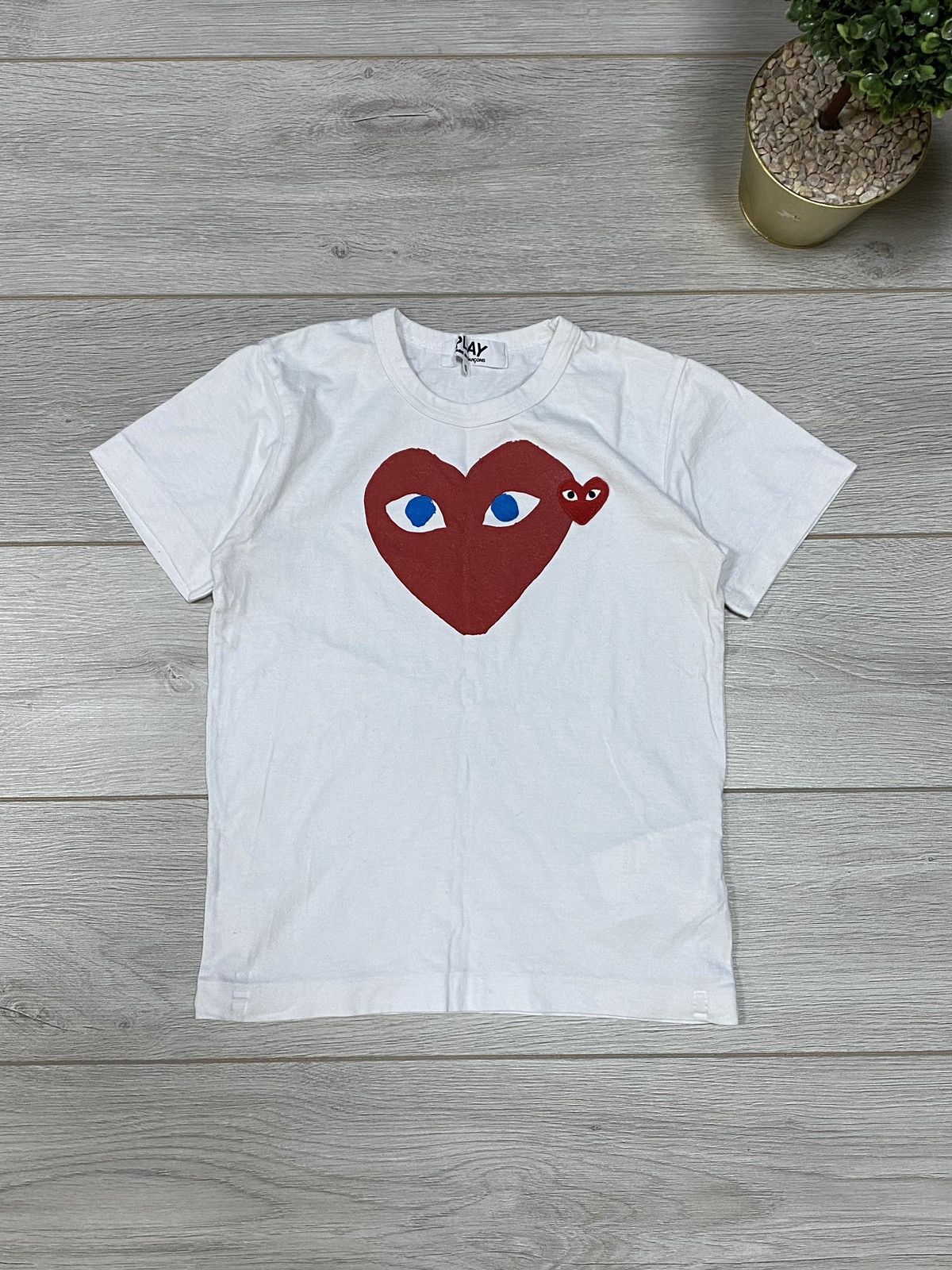 Comme des Garcons PLAY PLAY Comme des garçons vintage big heart Japanese t-shirt Size S / US 4 / IT 40 - 1 Thumbnail