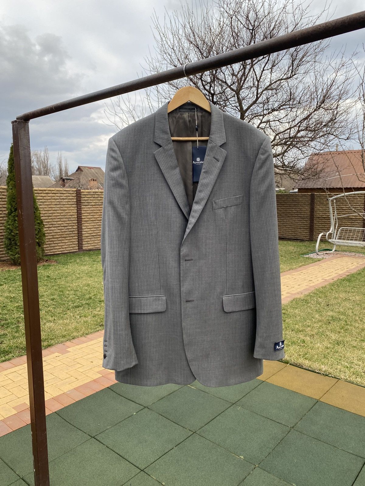 Aquascutum Aquascutum London Grey Pinstripe Blazer 100% Wool Size L NWT Size 46L - 1 Thumbnail