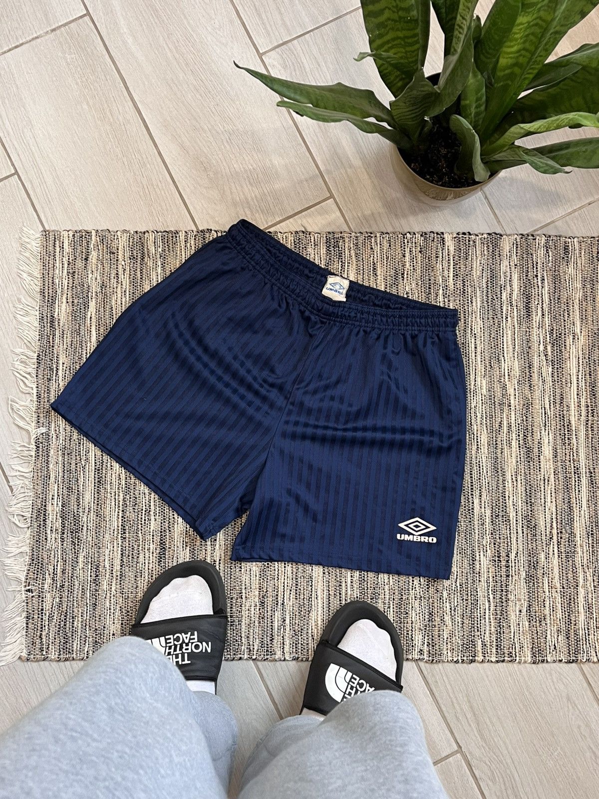 Umbro × Vintage Vintage Umbro Shorts Navy Football minimalistic nylon Size US 38 / EU 54 - 1 Thumbnail