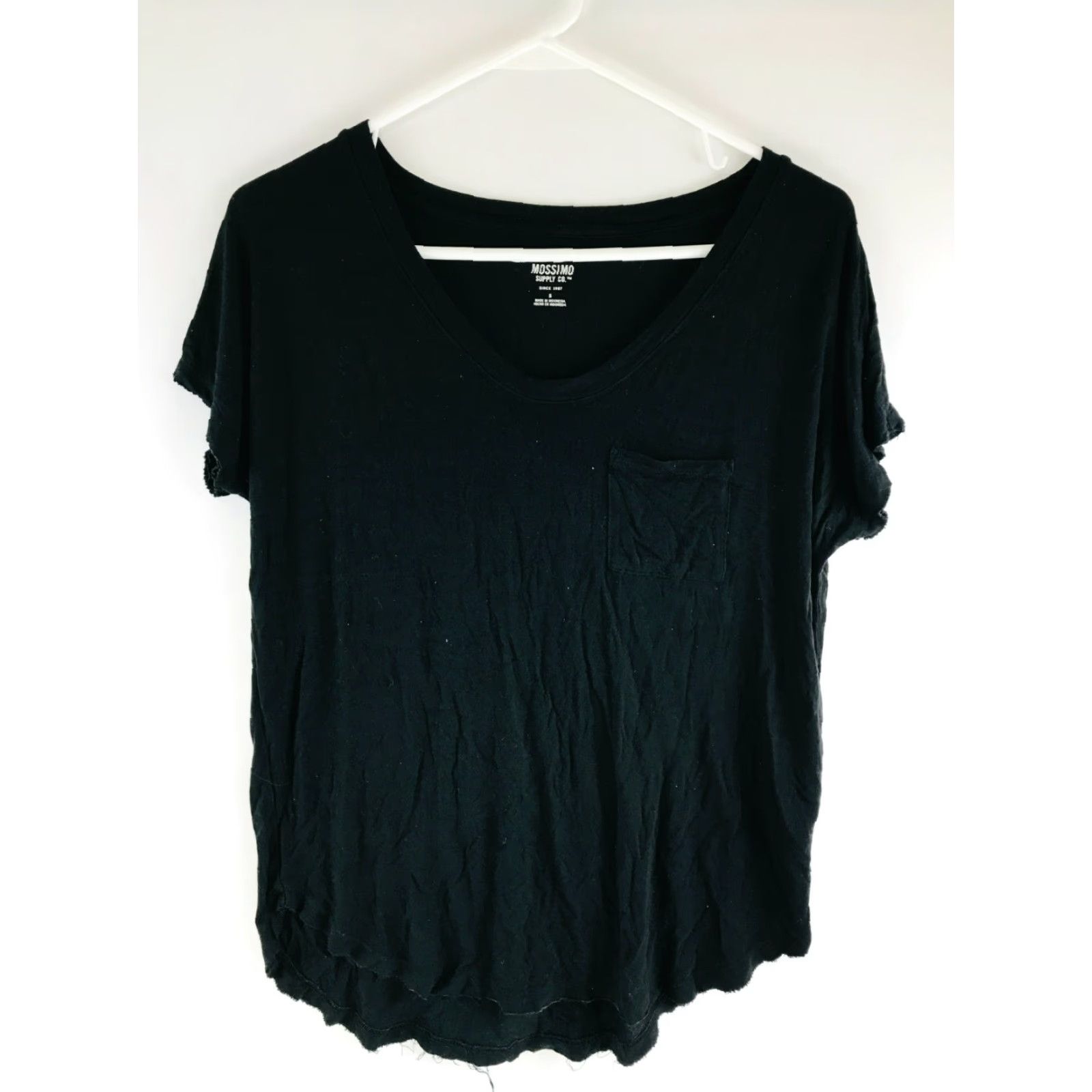 Mossimo Mossimo T-Shirt Women's Small Black Cap Sleeve Round Hi Low Raw Hem V-neck Size S / US 4 / IT 40 - 2 Thumbnail