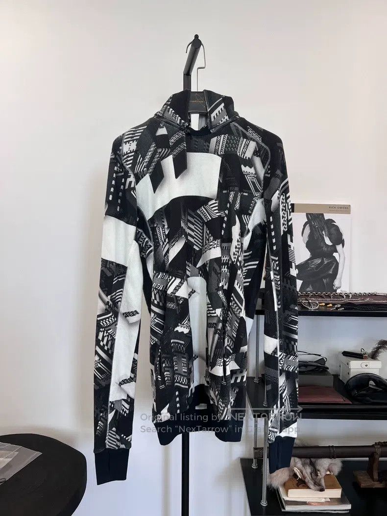 Boris Bidjan Saberi Boris Bidjan Saberi Cotton slogan geometric irregular prin Size US S / EU 44-46 / 1 - 1 Thumbnail
