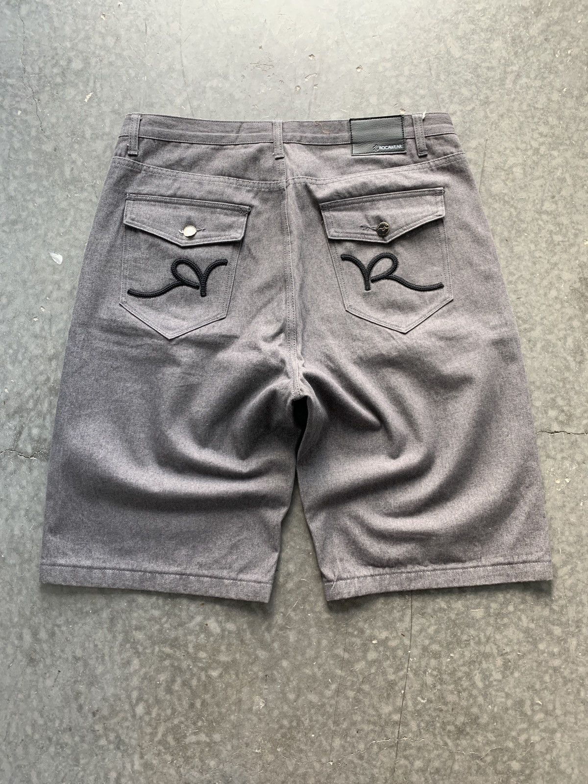 Baggy Vintage Y2K Rocawear Shorts Embroidered