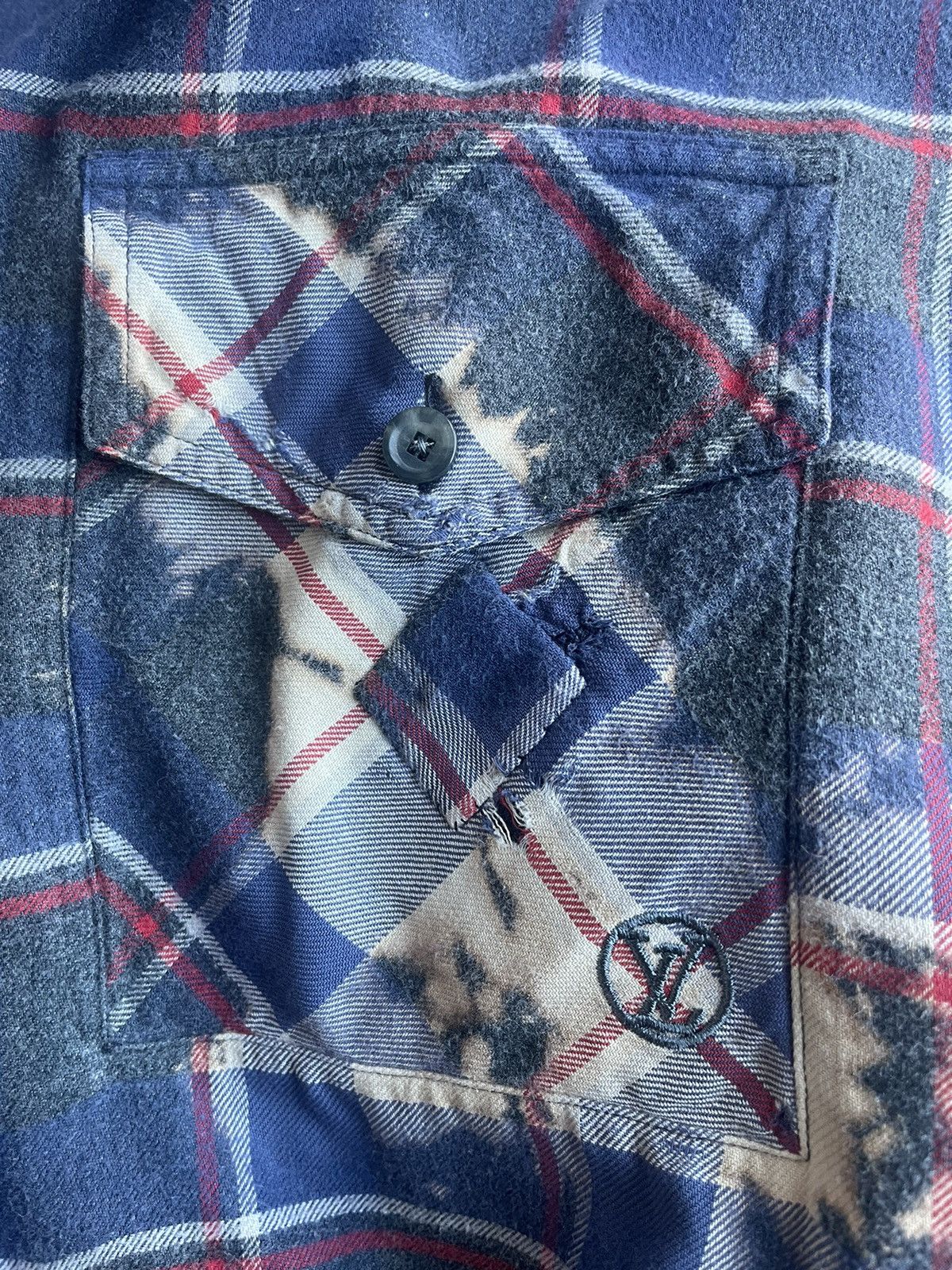 Louis Vuitton Louis Vuitton 2017 bleach shirt Size US M / EU 48-50 / 2 - 3 Thumbnail