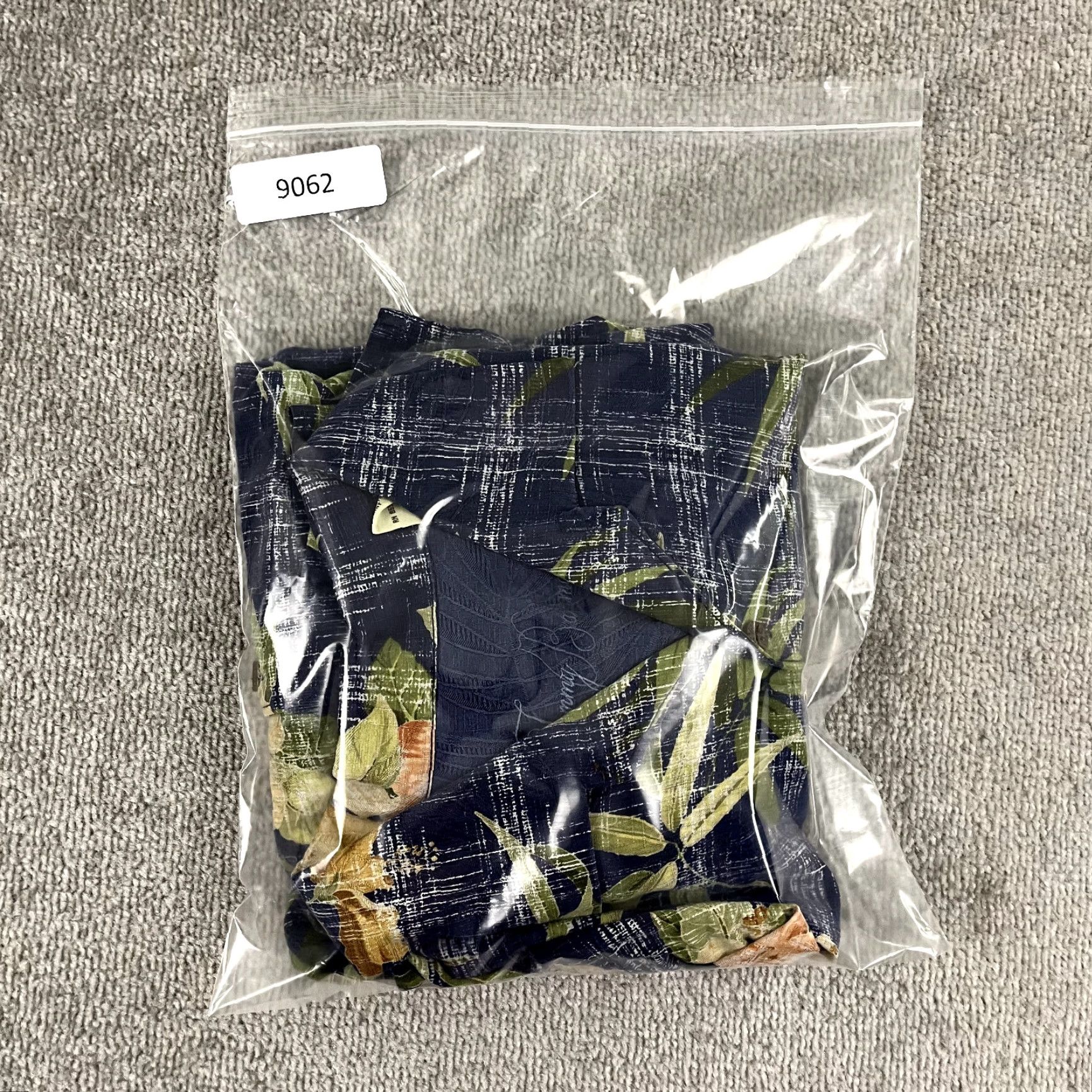 Tommy Bahama TOMMY BAHAMA Shirt Mens 2XL XXL Blue Floral Hawaiian 100% Silk Resort Button Up Size US XXL / EU 58 / 5 - 7 Thumbnail