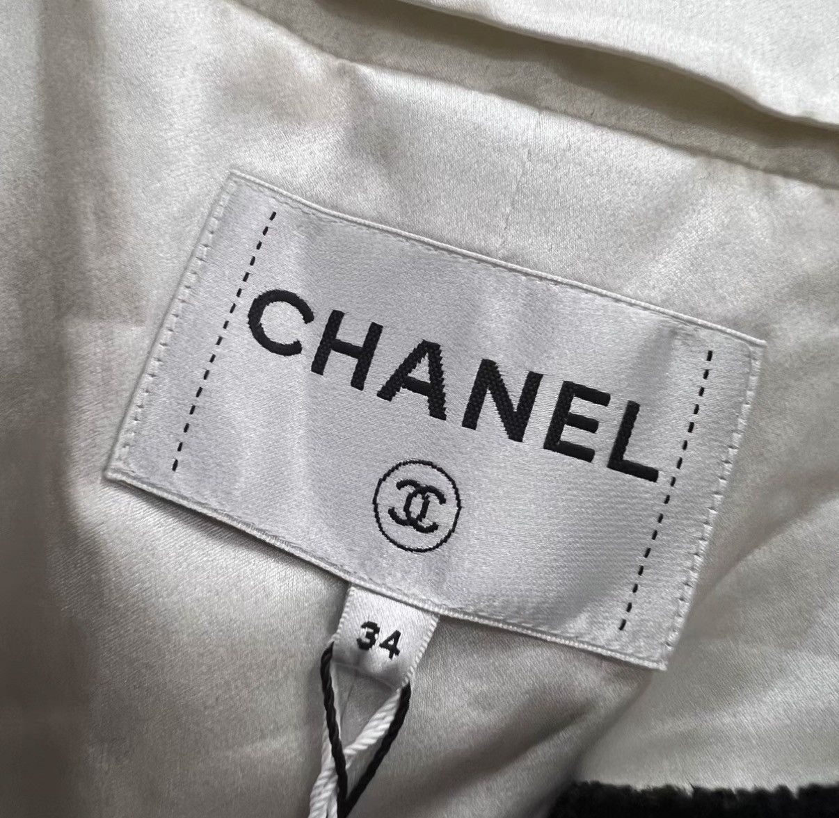 Chanel CHANEL 20A Cambon Velvet Ostrich Feather Tassel Jacket J41 Size XS / US 0-2 / IT 36-38 - 3 Thumbnail