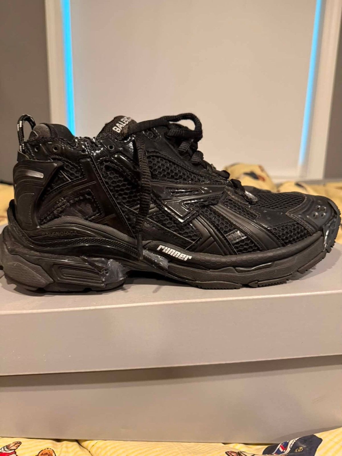 Balenciaga Balenciaga Triple Black Runner Size US 9 / EU 42 - 1 Thumbnail