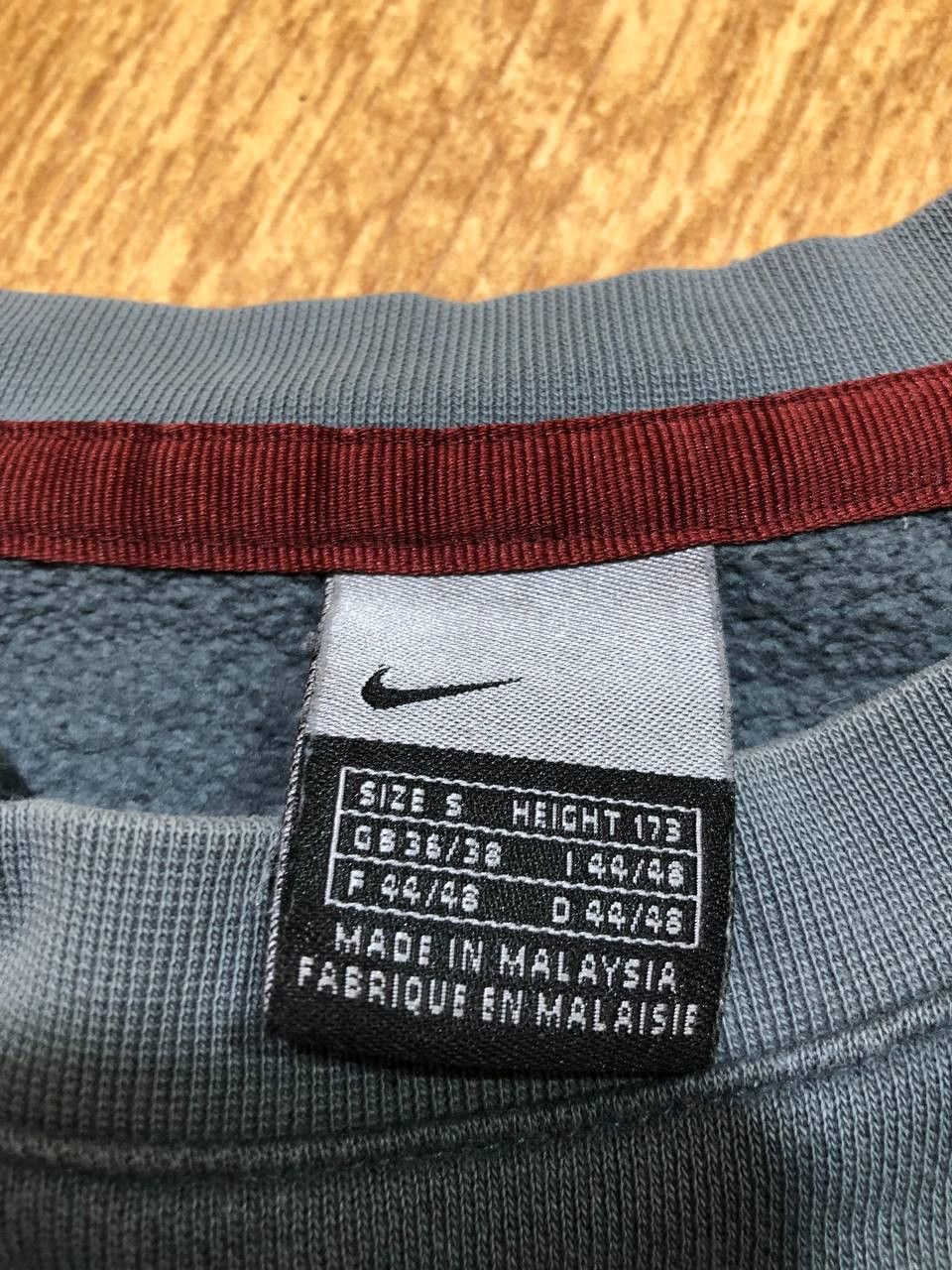 Nike Vintage Nike Big Logo Swoosh Sweatshirt Rare Hype Crewneck Size US S / EU 44-46 / 1 - 2 Thumbnail