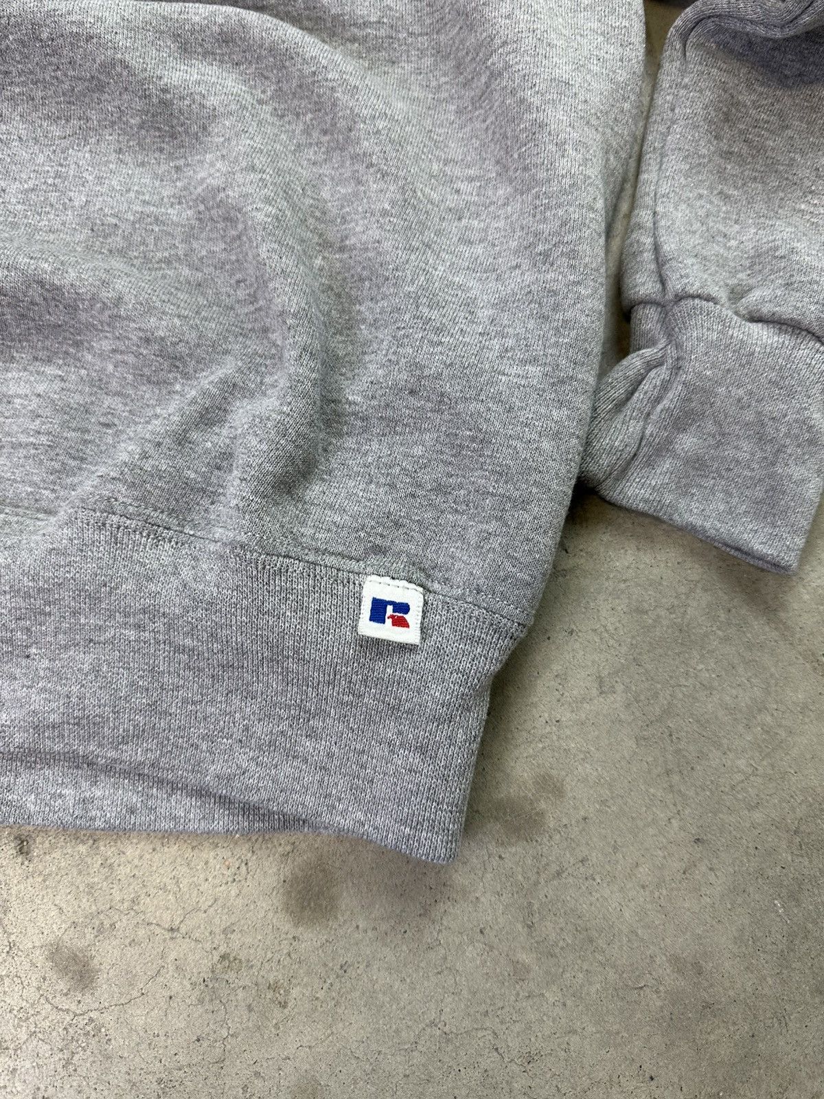 Vintage vintage 90s russell athletic university of victoria crewneck Size US M / EU 48-50 / 2 - 4 Thumbnail