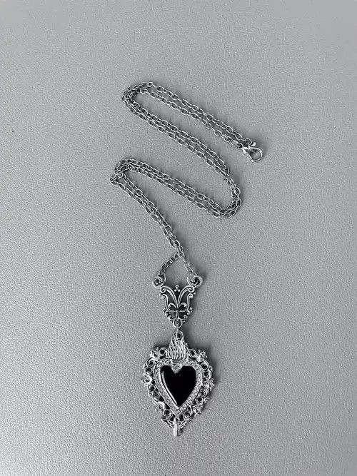 Other Black Color Heart Necklace Size ONE SIZE - 2 Thumbnail