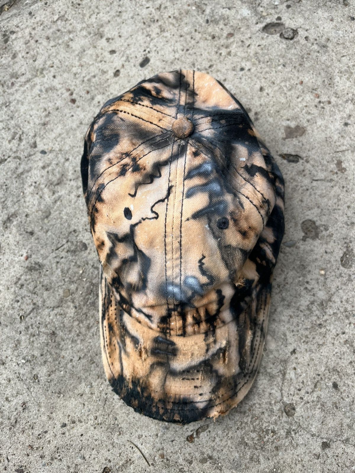 Japanese Brand Custom 1/1 Dad Cap Gull Color Bleach and airbrush Size ONE SIZE - 5 Thumbnail