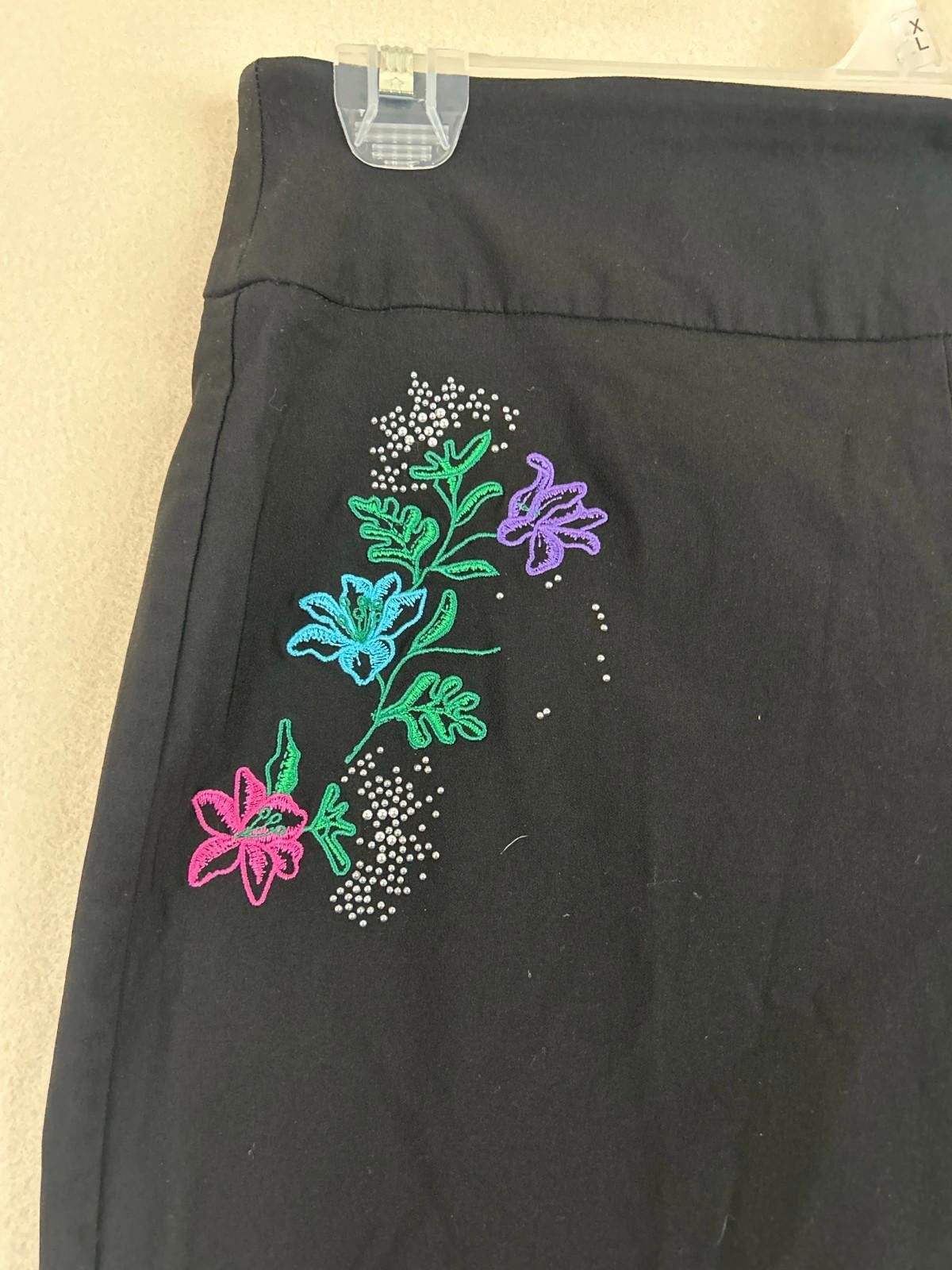 Designer Attyre Black Floral Embroidered Audrey Slim Ankle Pants Sz 8 Size 30" / US 8 / IT 44 - 4 Thumbnail