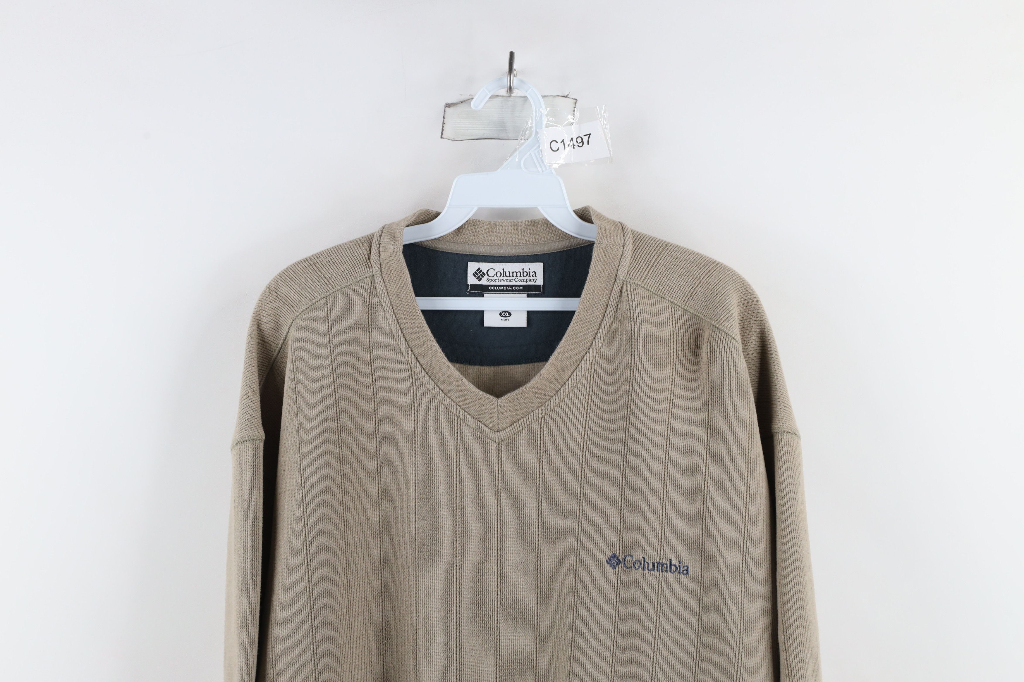 Columbia × Vintage Vintage Columbia Spell Out Ribbed Knit V-Neck Sweater Beige Size US XXL / EU 58 / 5 - 2 Thumbnail
