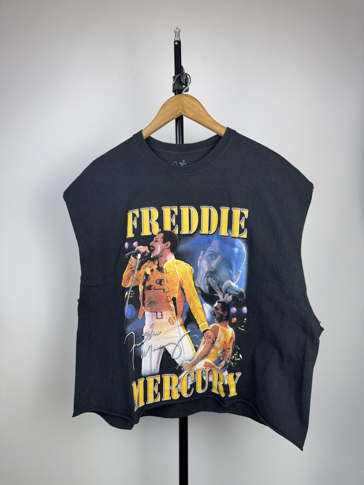 Vintage 2019 Freddie Mercury Official Band Tee Cut Off Graphic XL Size US XL / EU 56 / 4 - 1 Thumbnail