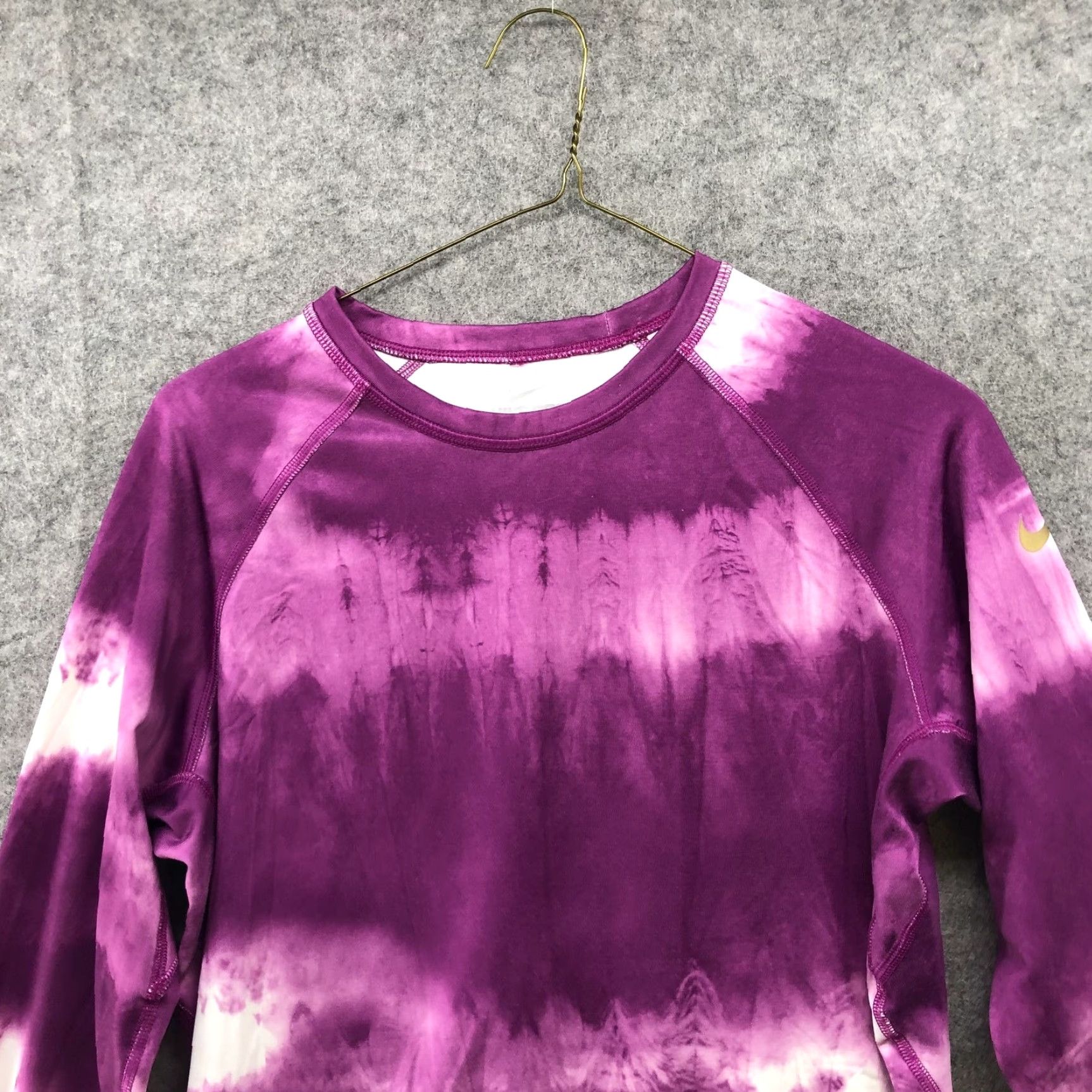 Nike Nike Pro Combat T-Shirt Womens L Purple Tie Dye Dri-Fit City Long Sleeve Slim Made Pullover Crew Neck Moisture Wicking Gym & Training Womens Clothing Size L / US 10 / IT 46 - 3 Thumbnail