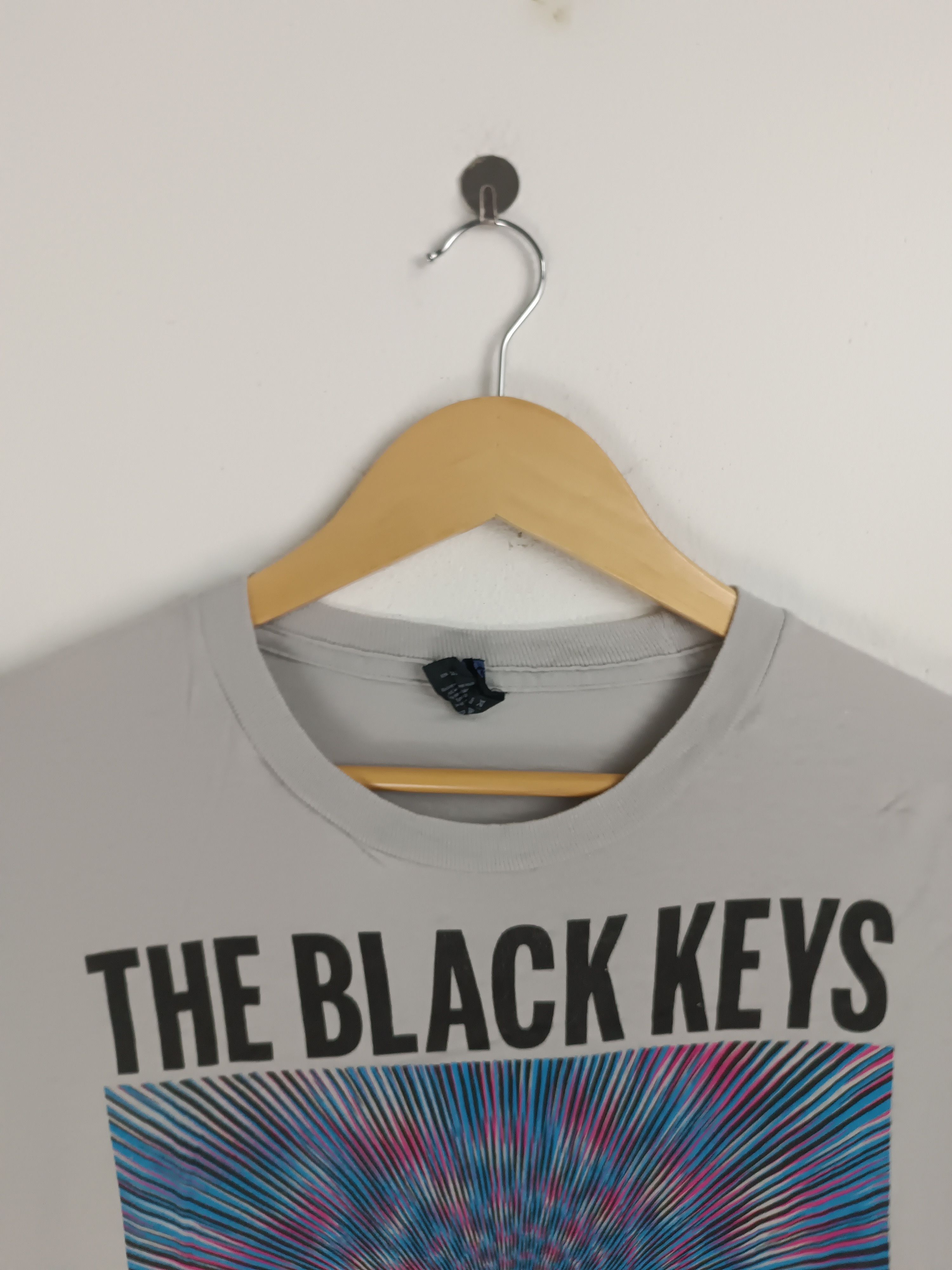 Band Tees VINTAGE '14 THE BLACK KEYS TURN BLUE TOUR white stripes rza Size US L / EU 52-54 / 3 - 10 Thumbnail