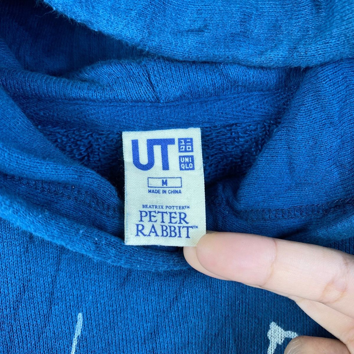 Uniqlo × Vintage UT UNIQLO x PETER RABBIT Character Print Blue Hooded Sweater Size US M / EU 48-50 / 2 - 6 Thumbnail